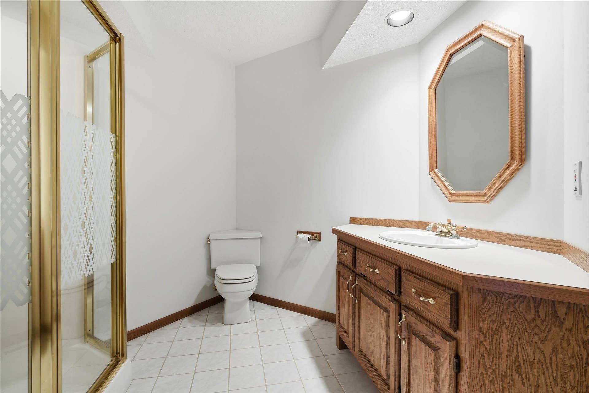 9225 Queens Gardens, Brooklyn Park, MN 55443 Convenient lower-level bath adds functionality to the finished walkout level and is ideally located near the family room and entertaining spaces.