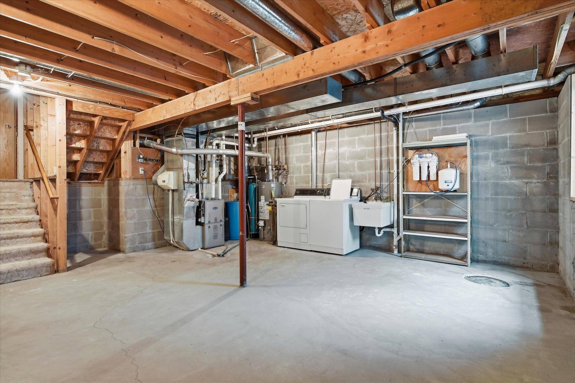 9225 Queens Gardens, Brooklyn Park, MN 55443 A reverse osmosis water purification system provides filtered drinking water and is another thoughtful upgrade to the home.
