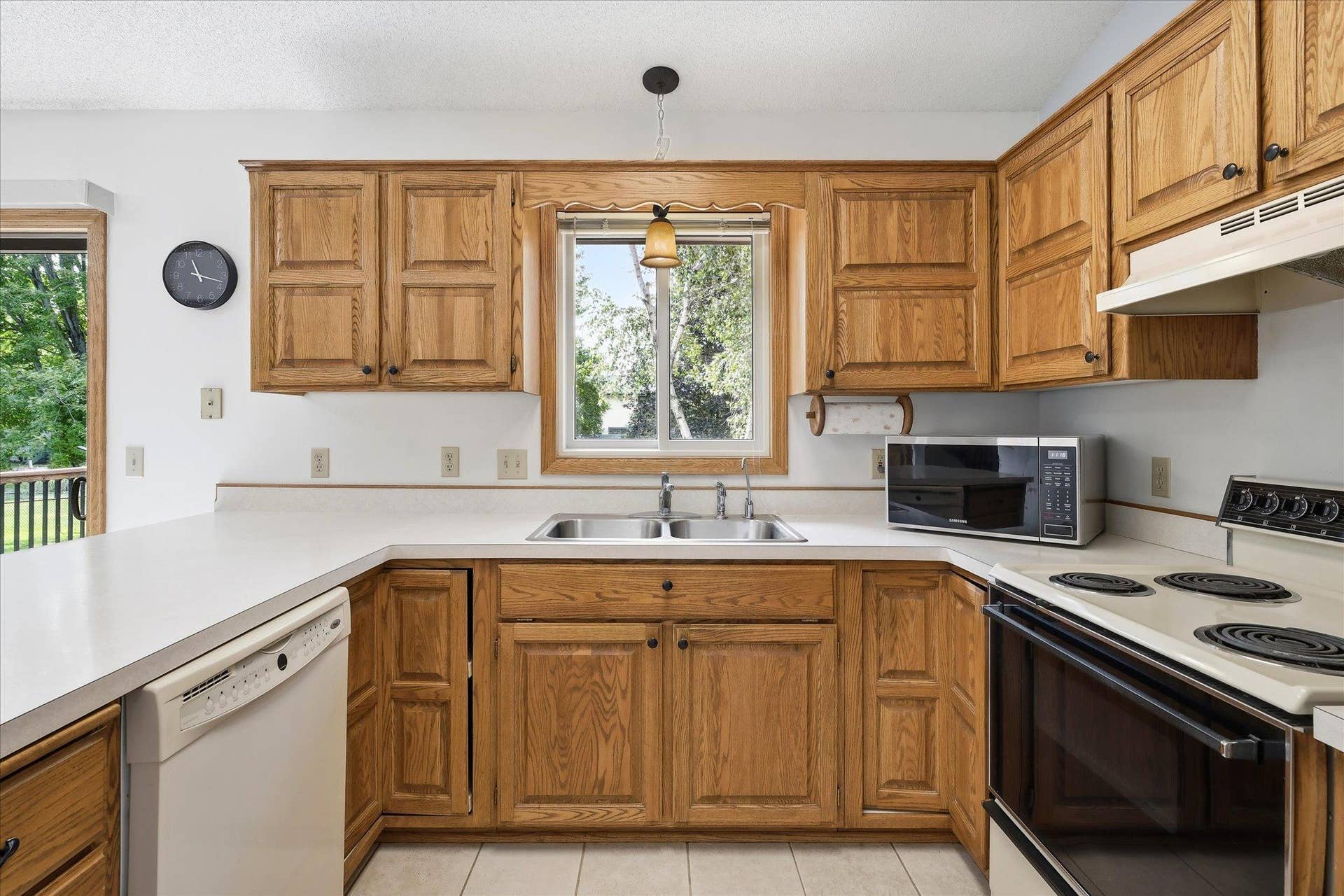 9225 Queens Gardens, Brooklyn Park, MN 55443 9225 Queens Gardens, Brooklyn Park, MN 55443