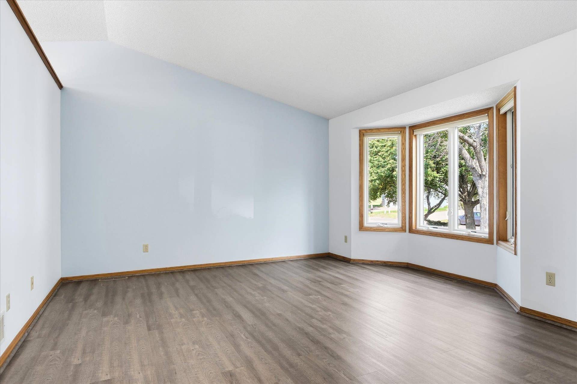 9225 Queens Gardens, Brooklyn Park, MN 55443 9225 Queens Gardens, Brooklyn Park, MN 55443