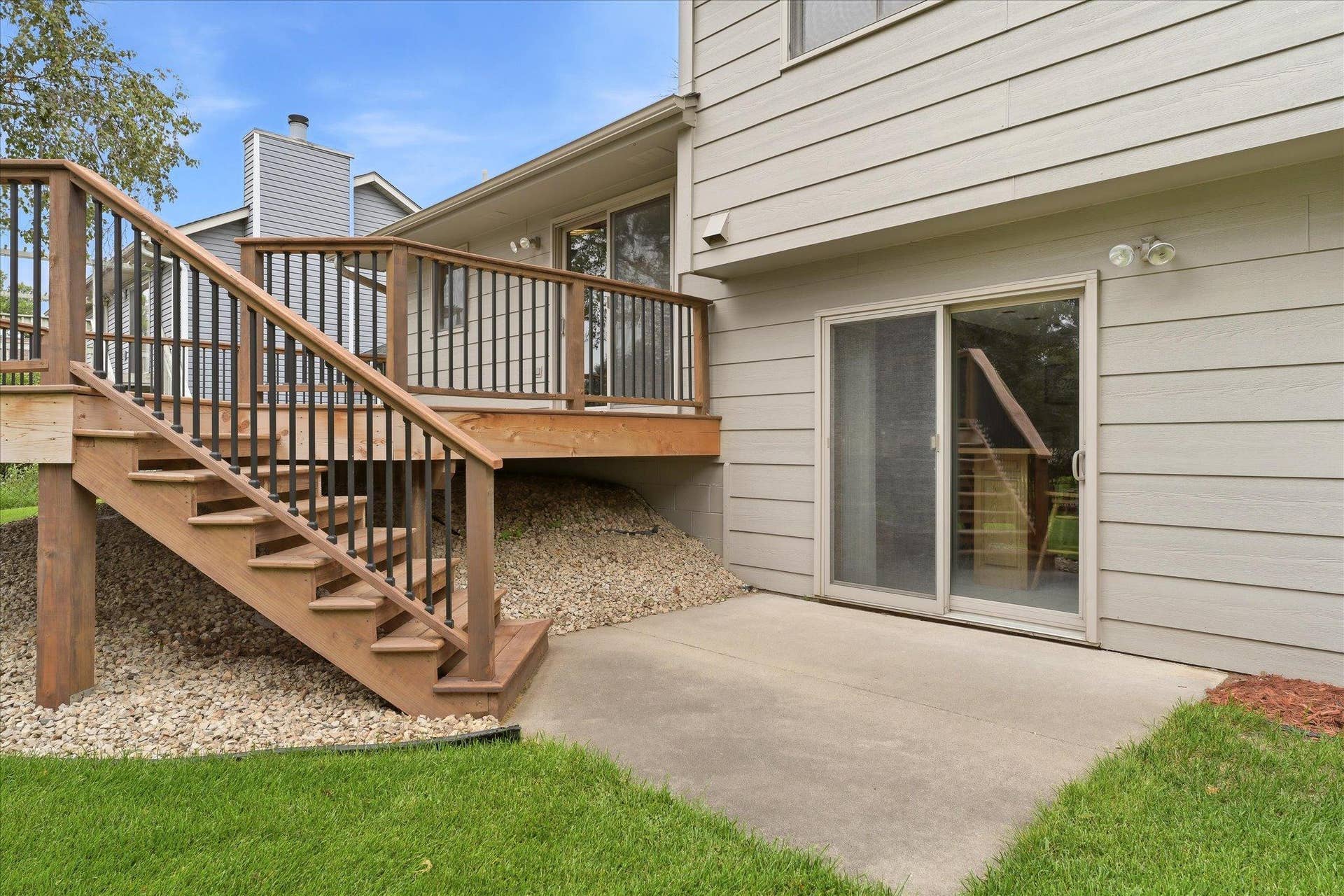 9225 Queens Gardens, Brooklyn Park, MN 55443 Step outside to the spacious backyard, where the walkout lower level provides direct access from the family room and wet bar to the patio.