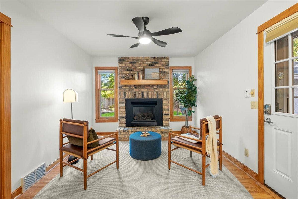 3323 Arthur Street NE, 80, Minneapolis, MN 55418 Sitting Room
