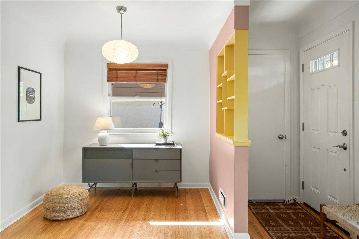 3323 Arthur Street NE, 80, Minneapolis, MN 55418 Foyer