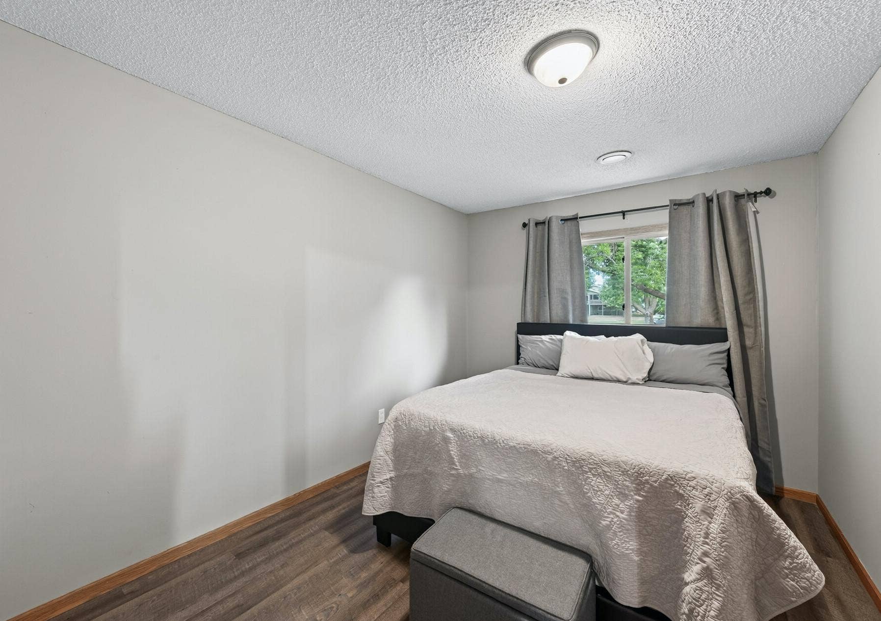 6865 Romeo Road, Woodbury, MN 55125 The third bedroom provides comfortable additional living space on the lower level, ideal for guests or a more private retreat.