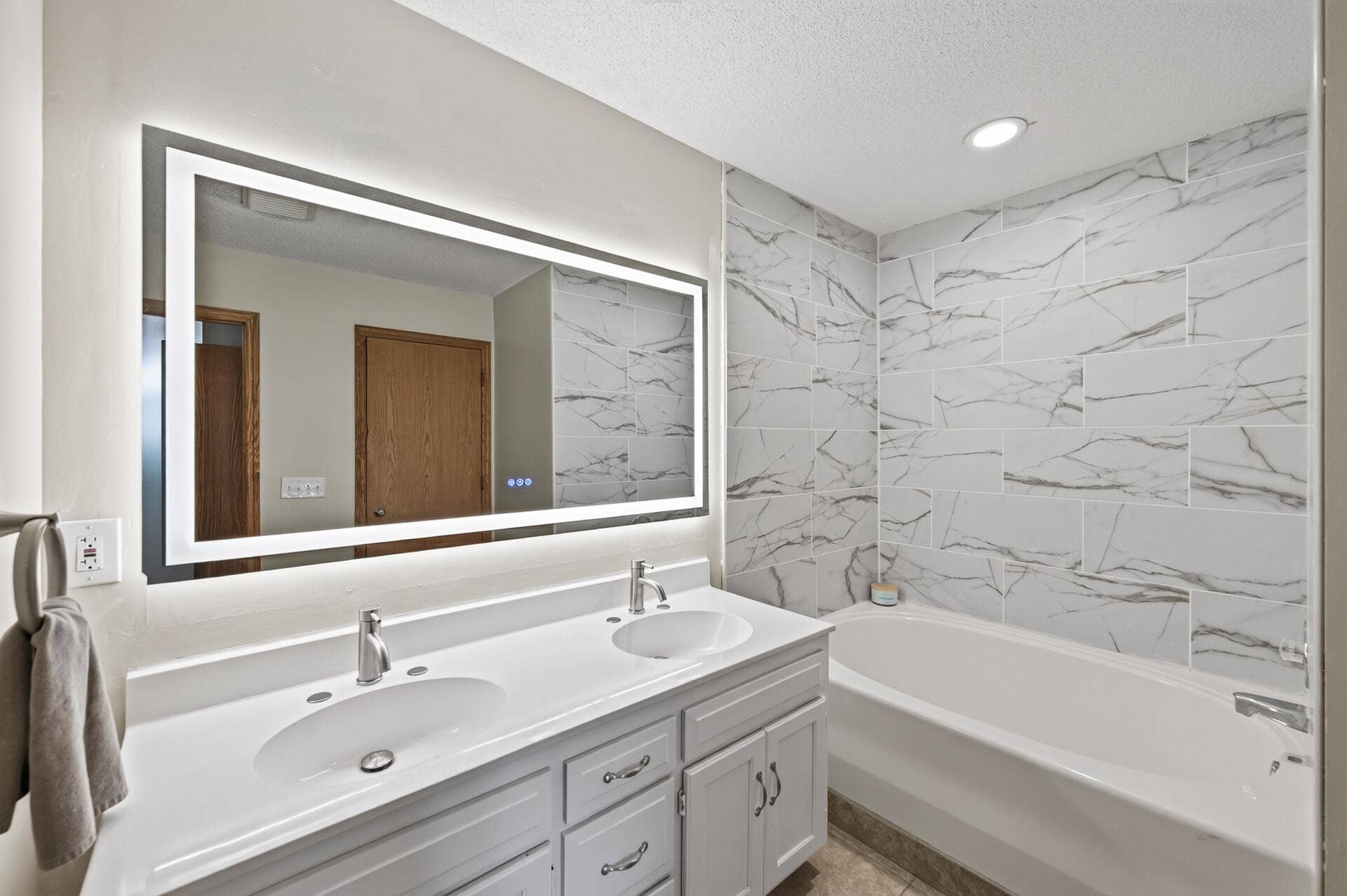 6865 Romeo Road, Woodbury, MN 55125 The upper level bathroom features a dual-sink vanity with an oversized mirror providing plenty of room to get ready.