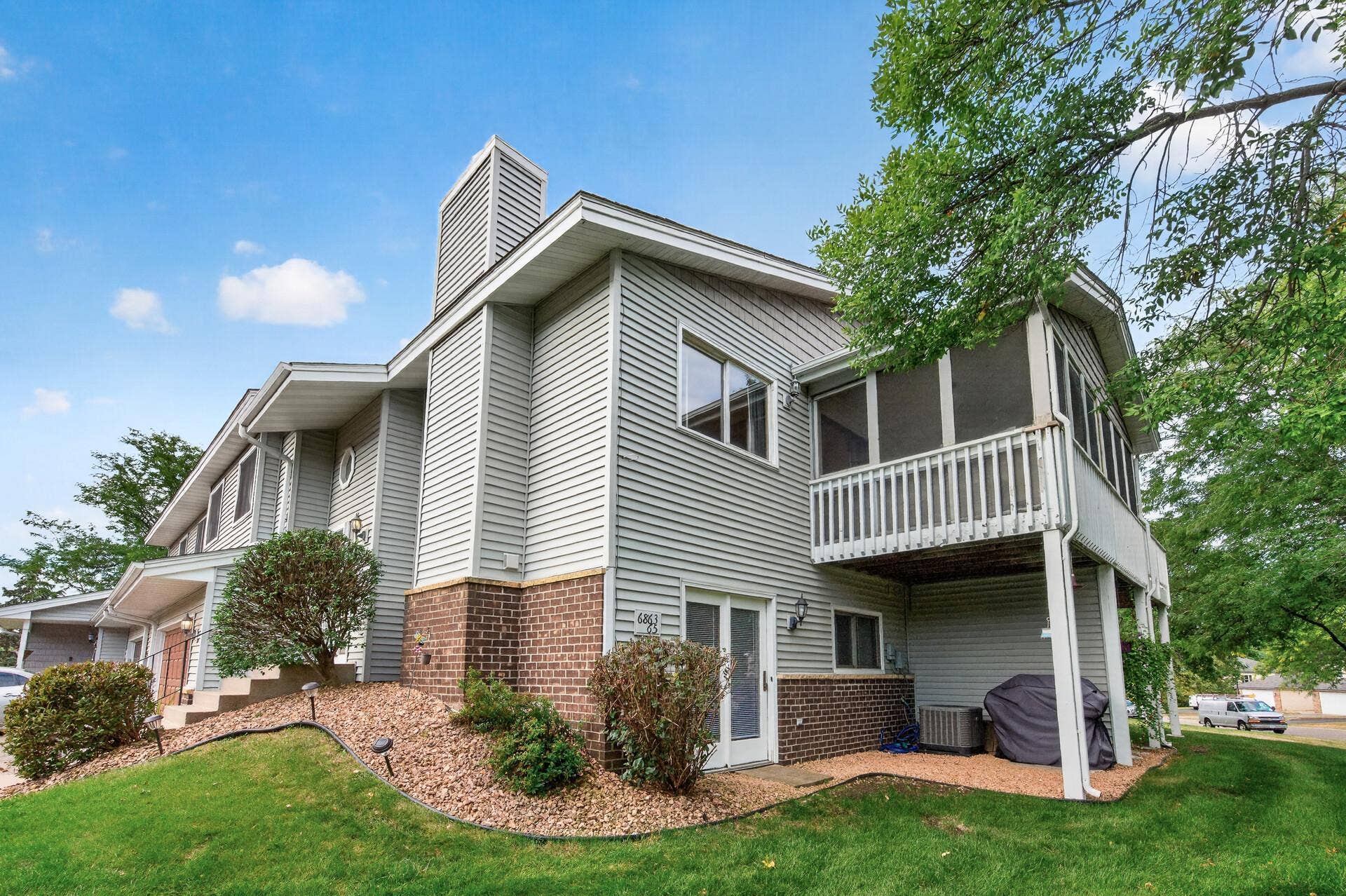 6865 Romeo Road, Woodbury, MN 55125 6865 Romeo Road, Woodbury, MN 55125