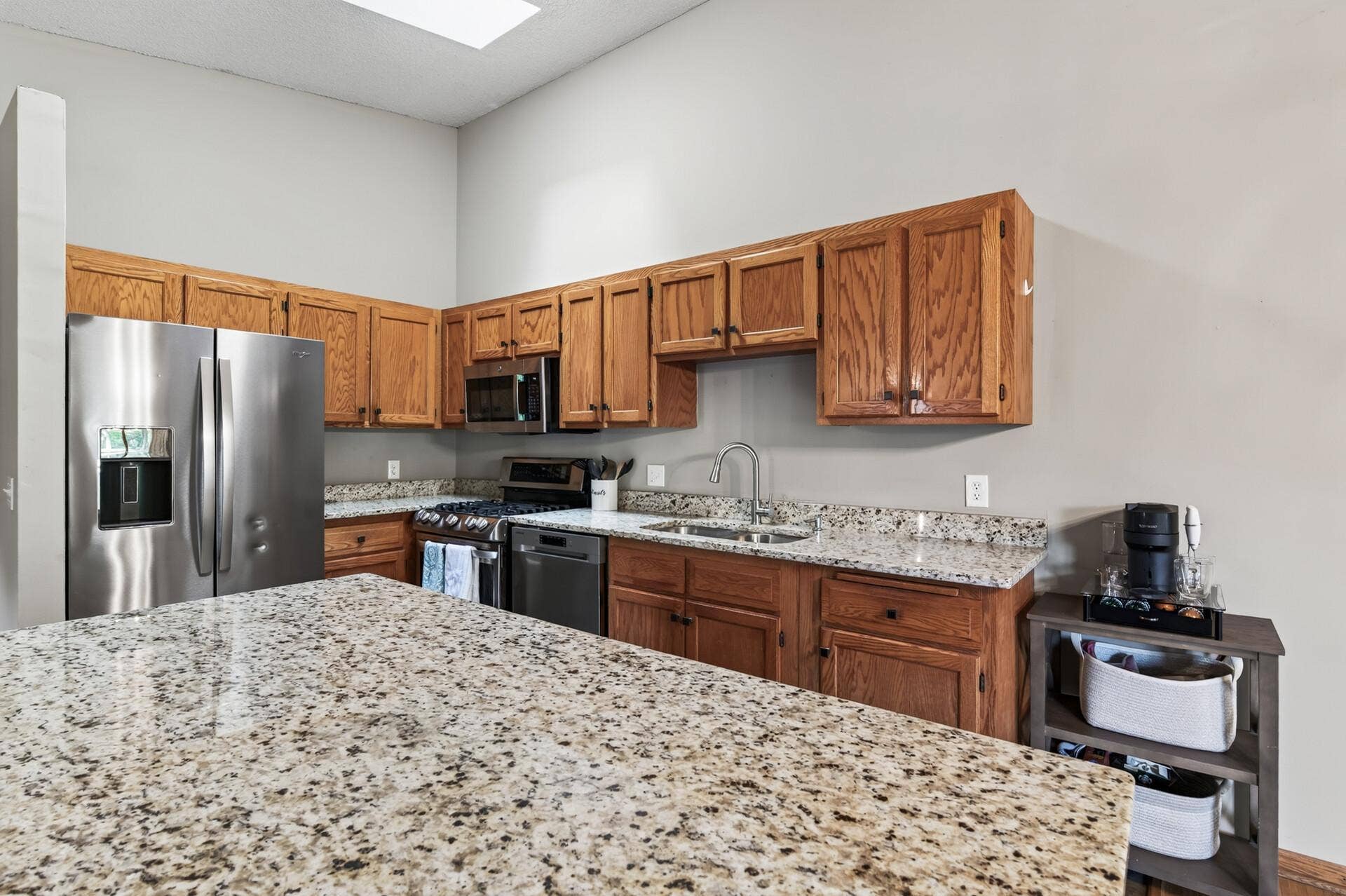 6865 Romeo Road, Woodbury, MN 55125 Generous counter space and an abundance of cabinetry provide plenty of room for meal prep, storage and everyday organization.