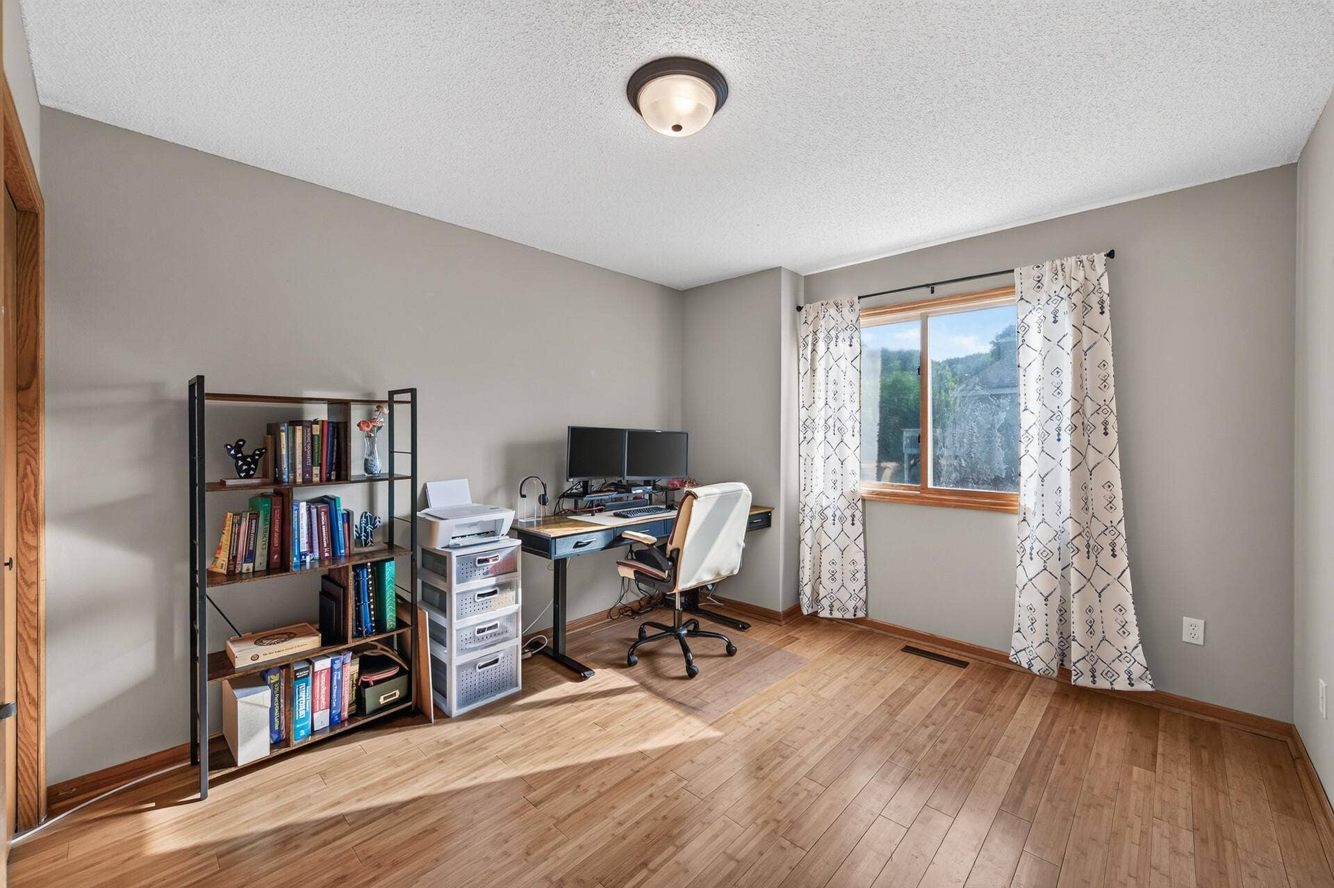 6865 Romeo Road, Woodbury, MN 55125 This secondary bedroom offers great flexibility for sleeping space, a home office or whatever best fits your needs.