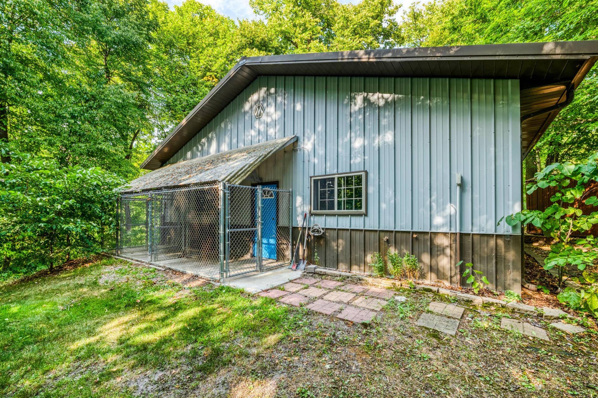 7002 Maple Beach Court NE, Bemidji, MN 56601 Dog Kennels.jpg