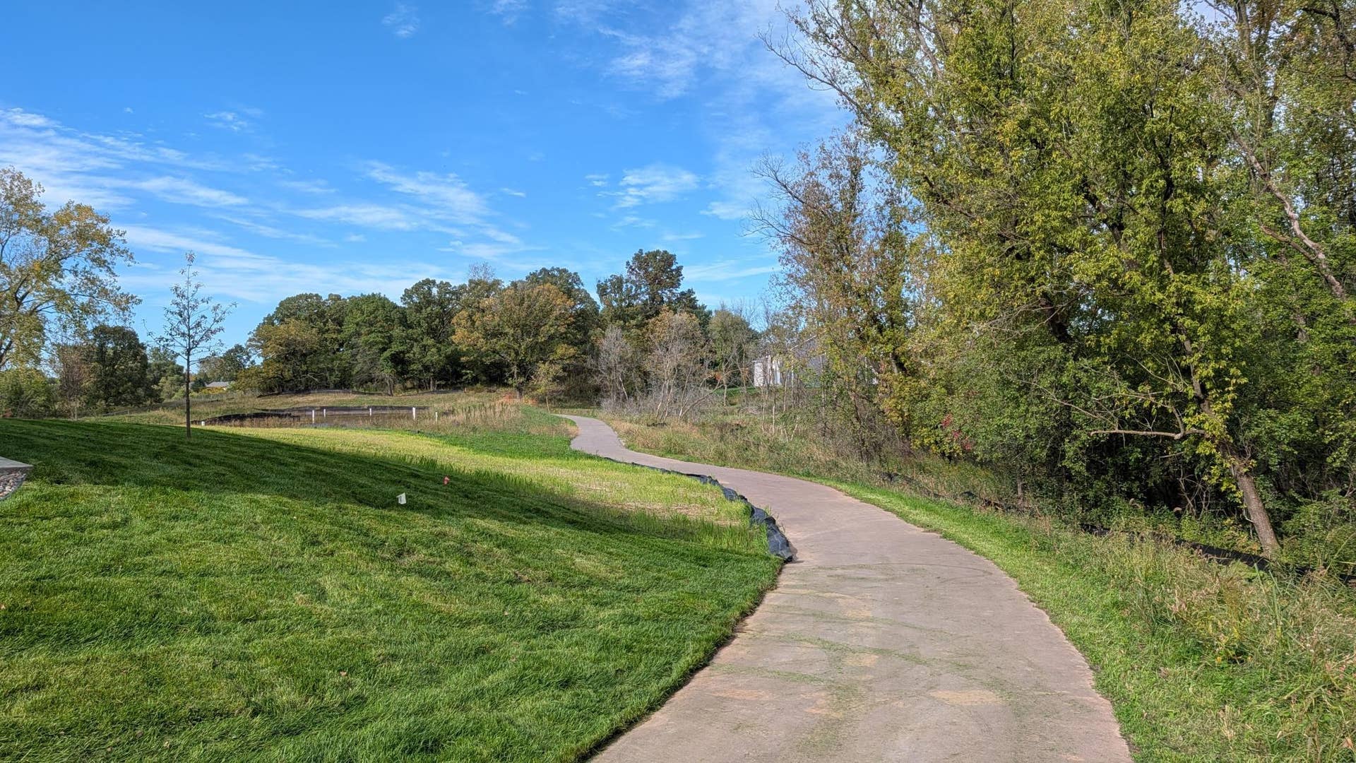 4226 Hayward Avenue N, Oakdale, MN 55128 Enjoy the amenities at Willowbrooke!