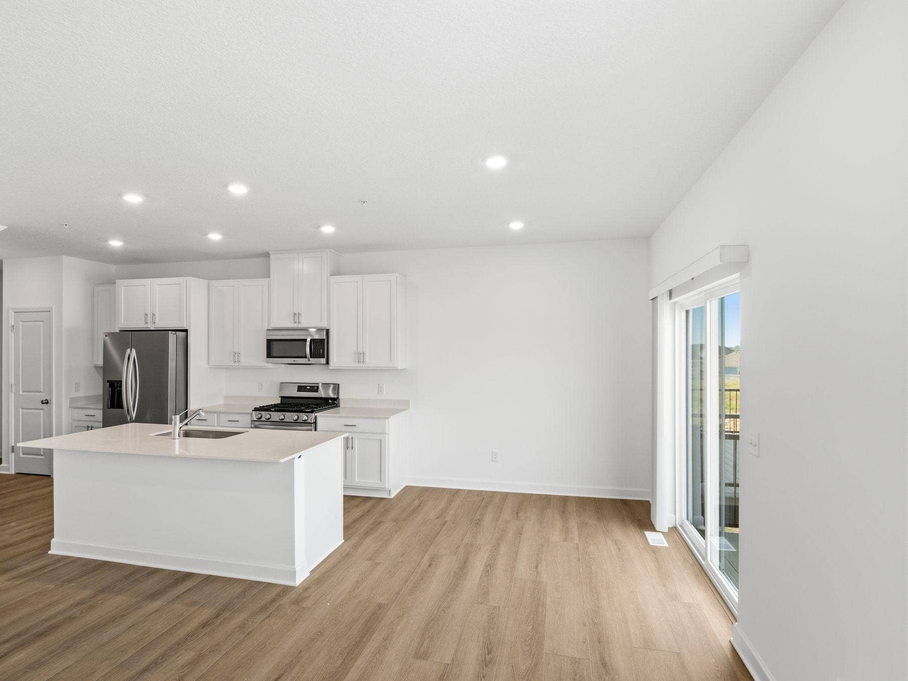 4226 Hayward Avenue N, Oakdale, MN 55128 4226 Hayward Avenue N, Oakdale, MN 55128
