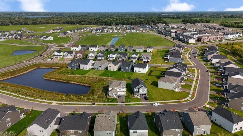4226 Hayward Avenue N, Oakdale, MN 55128 Welcome to Willowbrooke!