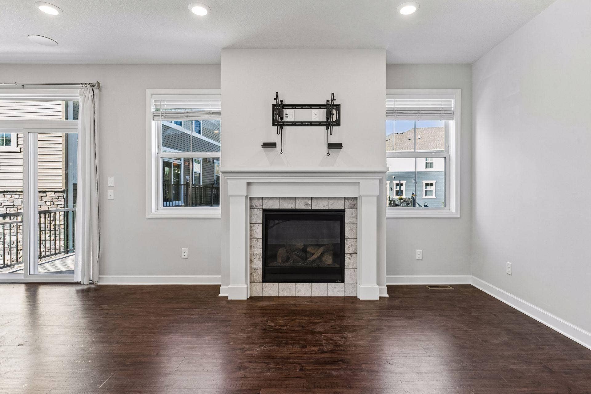 4297 Corn Silk Lane, Woodbury, MN 55129 Living room fireplace