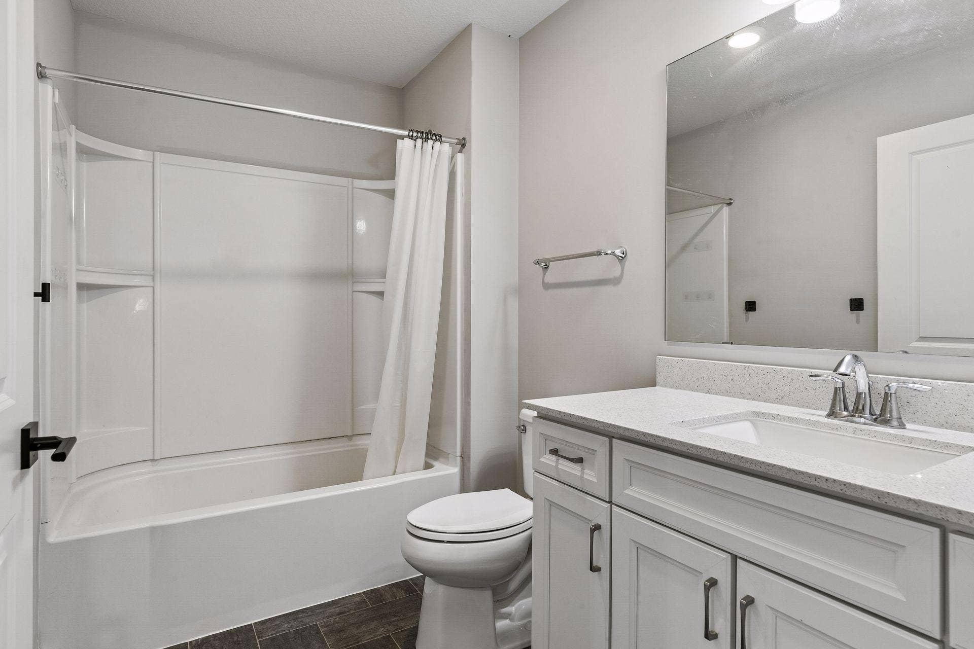 4297 Corn Silk Lane, Woodbury, MN 55129 Full bathroom upper level