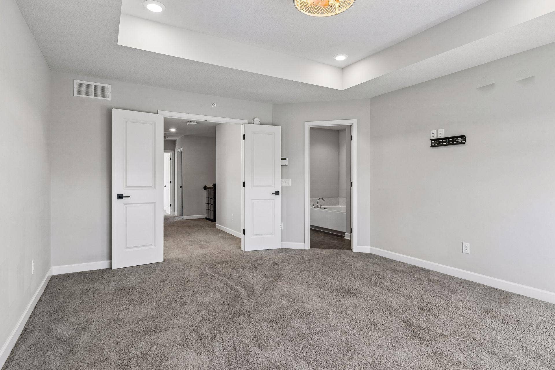 4297 Corn Silk Lane, Woodbury, MN 55129 Primiary bedroom with double doors