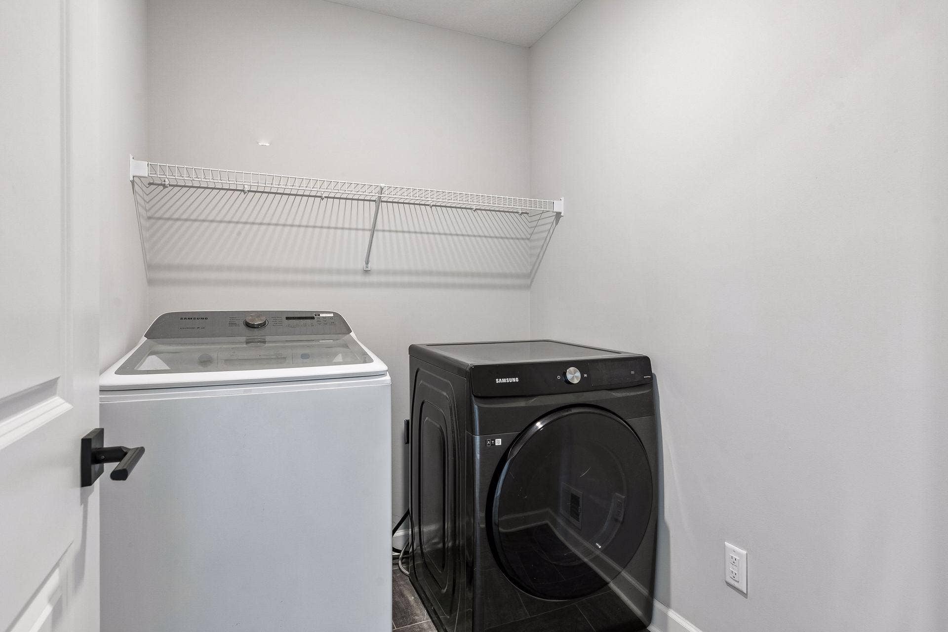 4297 Corn Silk Lane, Woodbury, MN 55129 Laundry room upper level