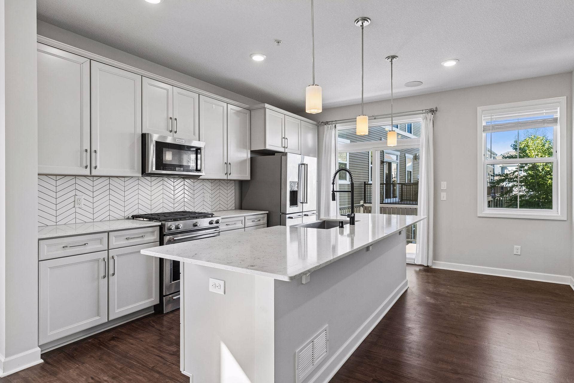 4297 Corn Silk Lane, Woodbury, MN 55129 Kitchen with quartz countertops