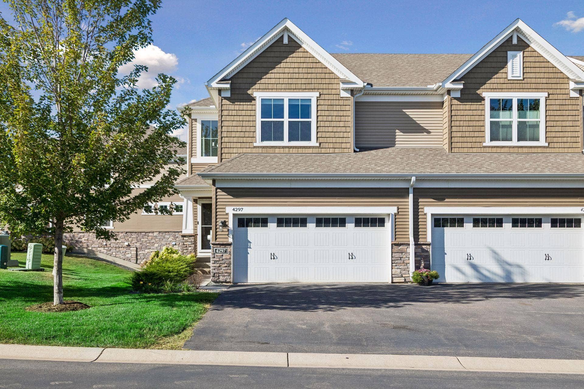 4297 Corn Silk Lane, Woodbury, MN 55129 Front of end unit townhome
