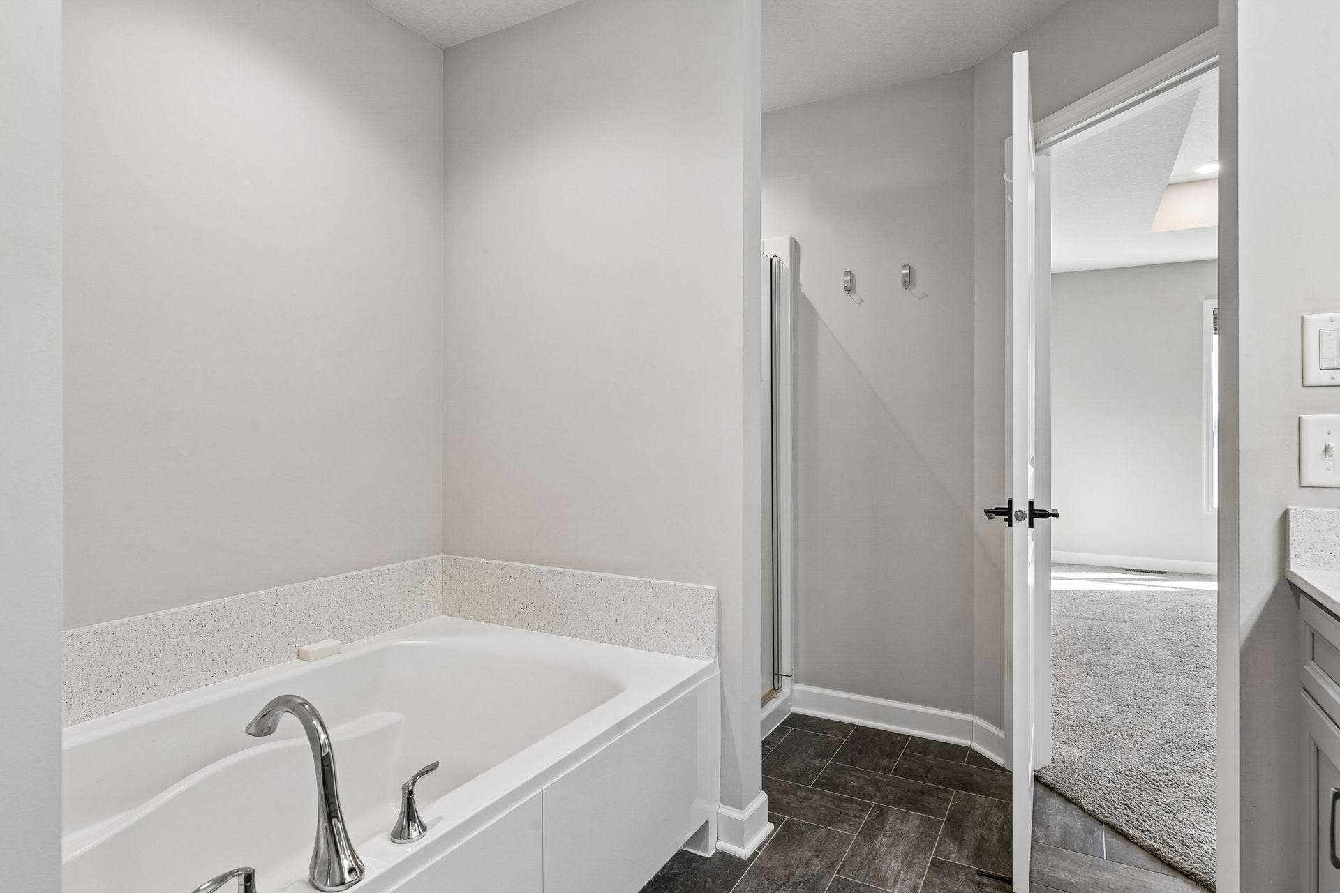 4297 Corn Silk Lane, Woodbury, MN 55129 Primary bedroom with separat tub and walk-in shower