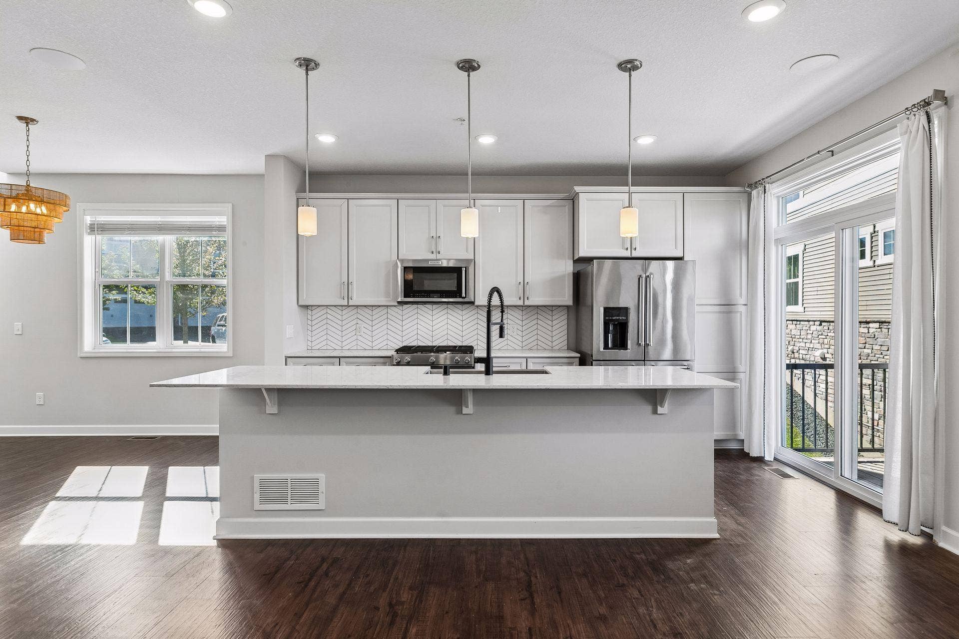 4297 Corn Silk Lane, Woodbury, MN 55129 Breakfast bar