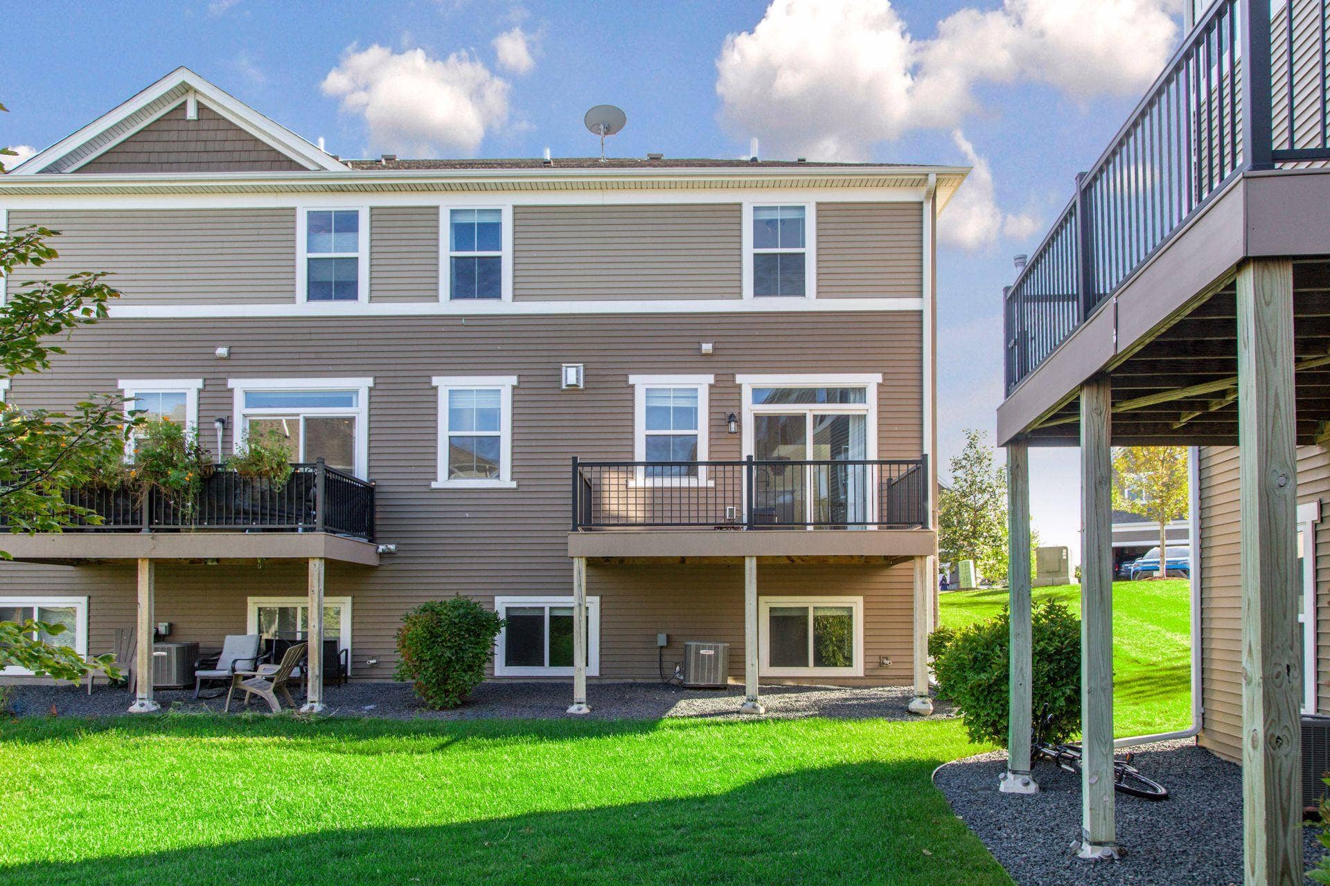 4297 Corn Silk Lane, Woodbury, MN 55129 End unit back of townhome