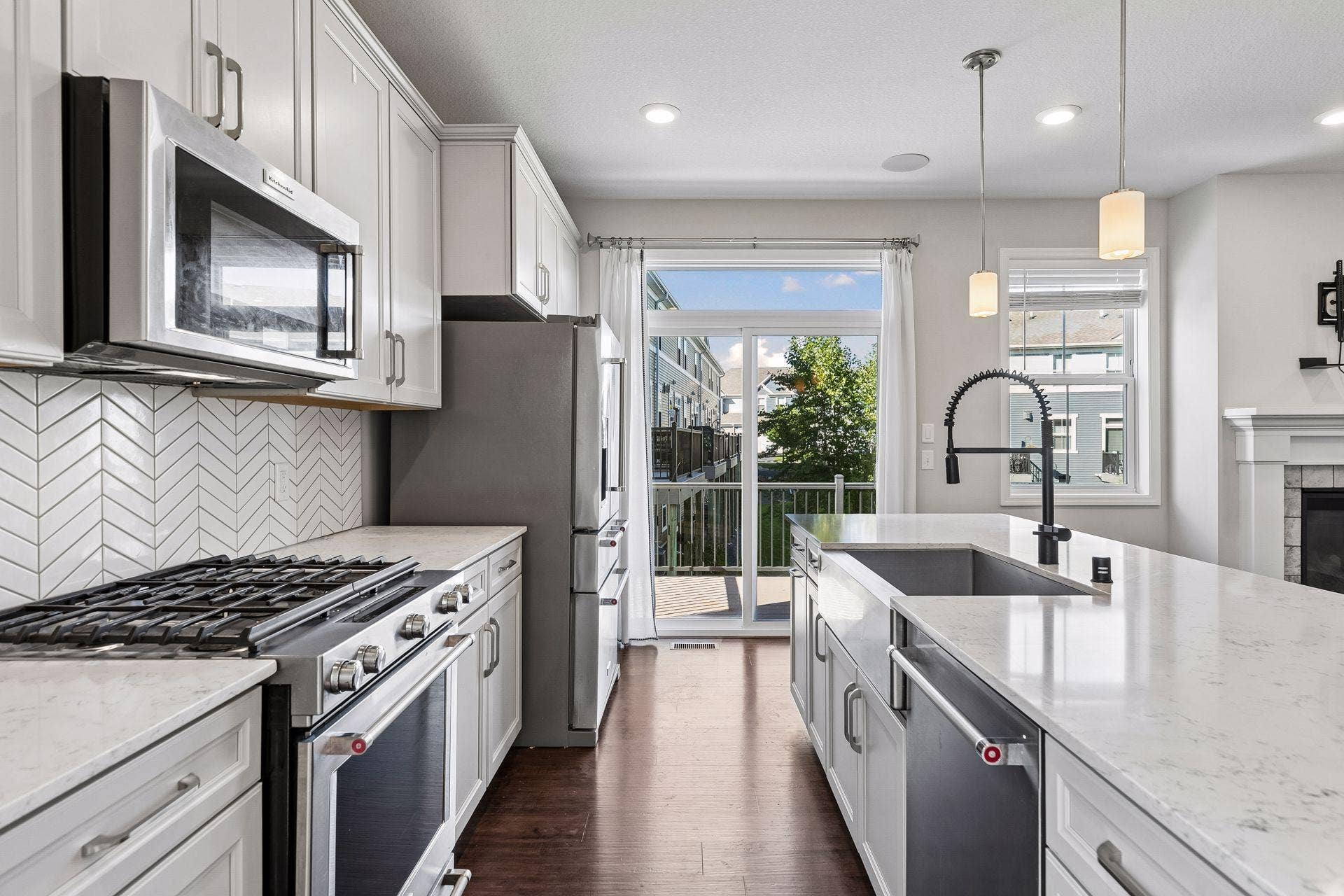4297 Corn Silk Lane, Woodbury, MN 55129 Updated kitchen and walk out to the deck