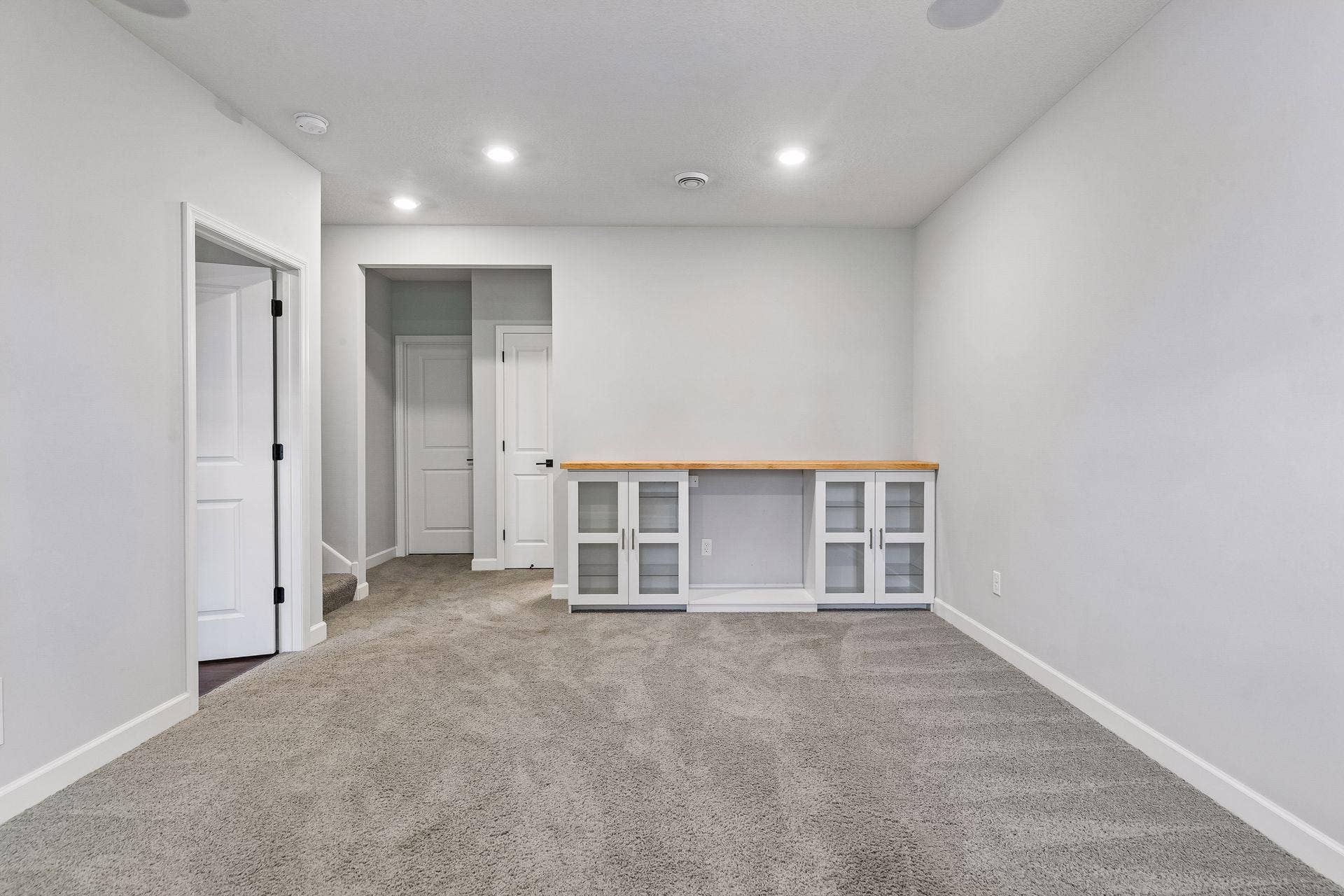 4297 Corn Silk Lane, Woodbury, MN 55129 Lower level not virtually staged -dry bar and storage