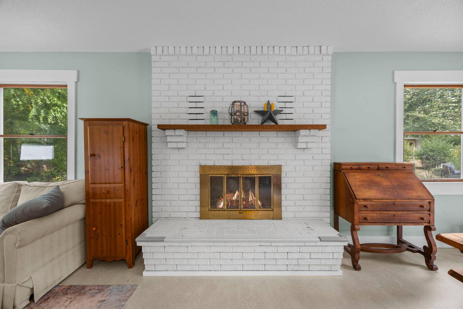 1373 Pine View Trail, Houlton, WI 54082 Brick Fireplace