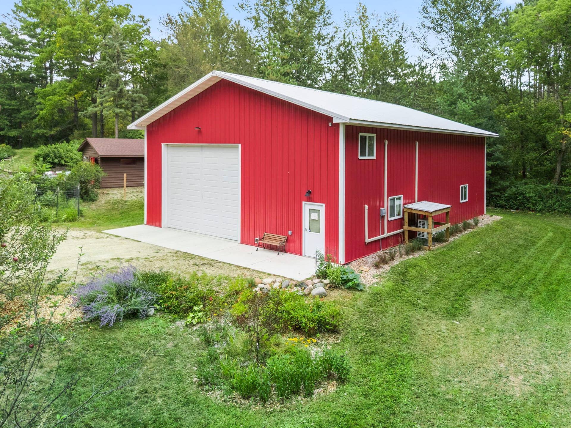 1373 Pine View Trail, Houlton, WI 54082 Amazing 40 x 60 Dream pole barn