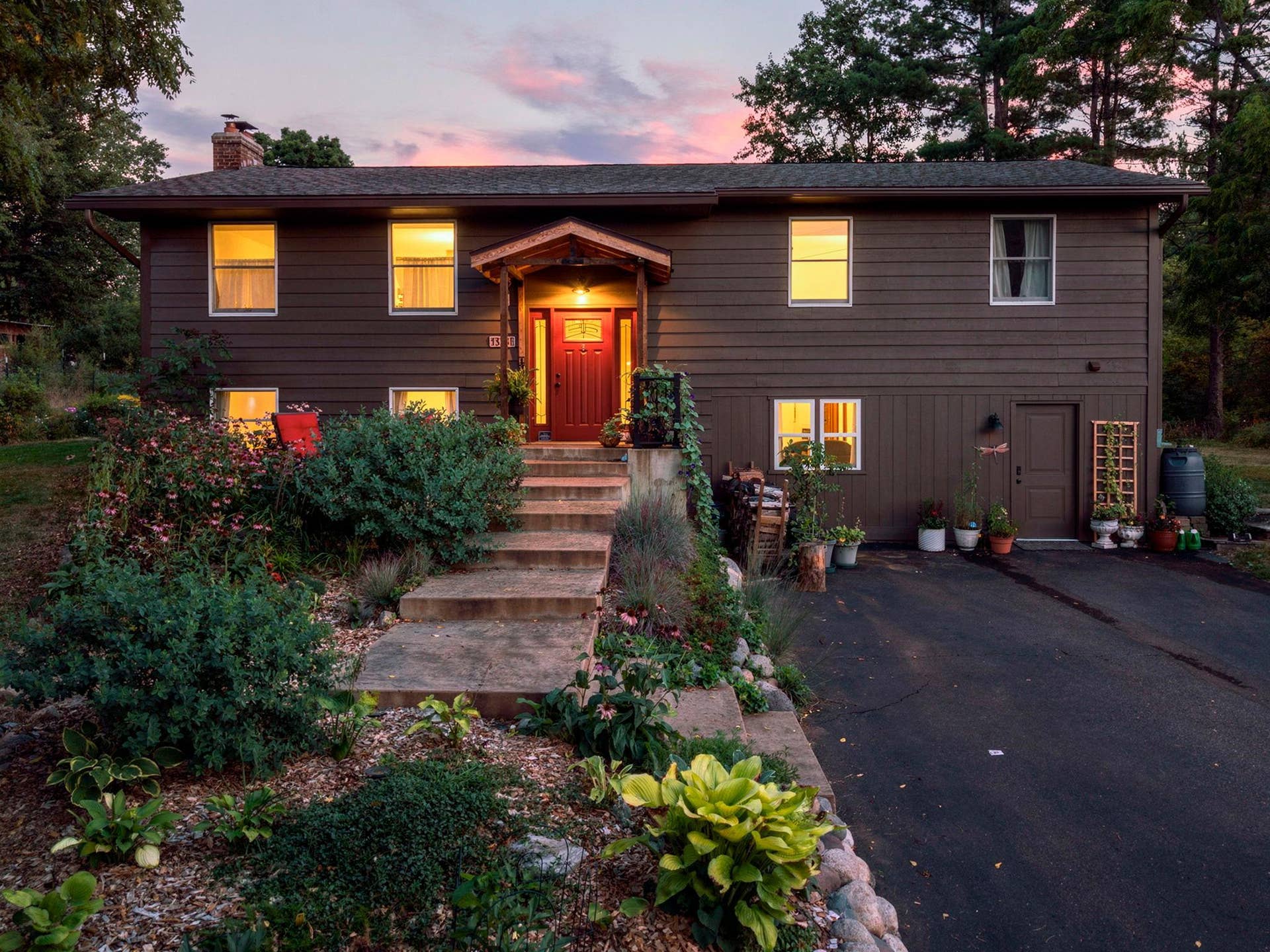 1373 Pine View Trail, Houlton, WI 54082 Welcome home to 1373 Pine View Trail