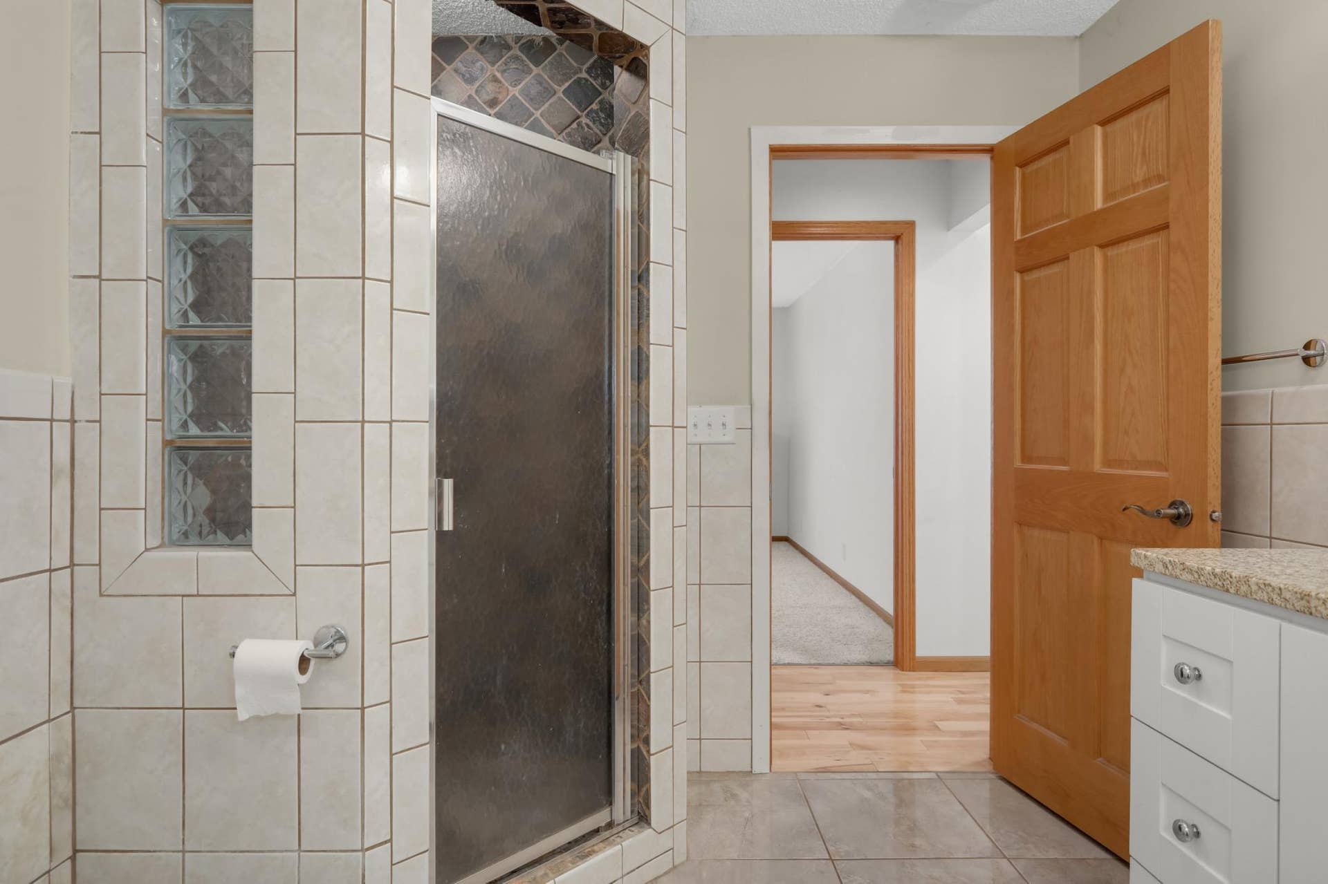 12770 Homestead Drive, Hugo, MN 55110 Private primary bath