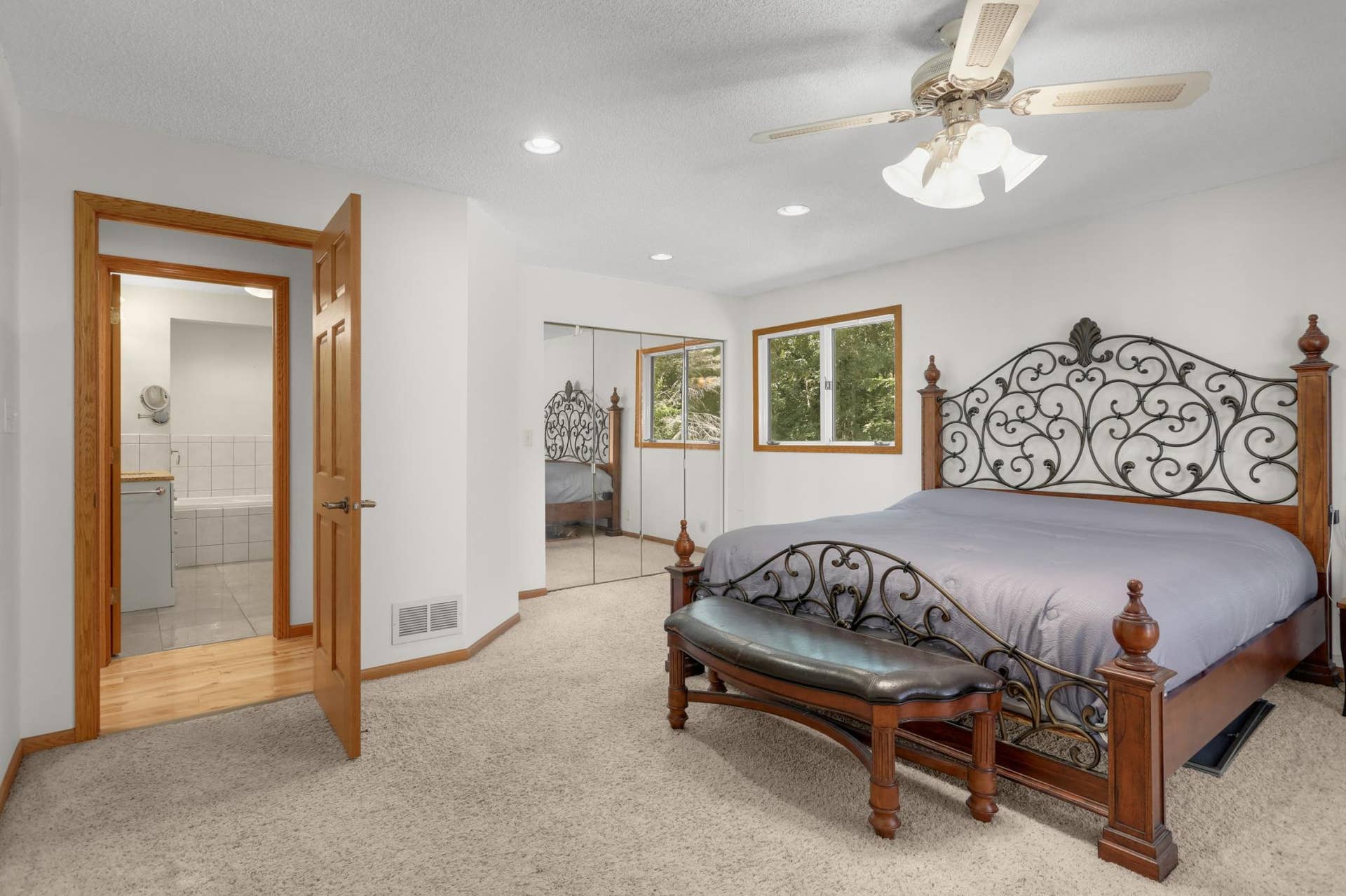 12770 Homestead Drive, Hugo, MN 55110 Main floor primary suite