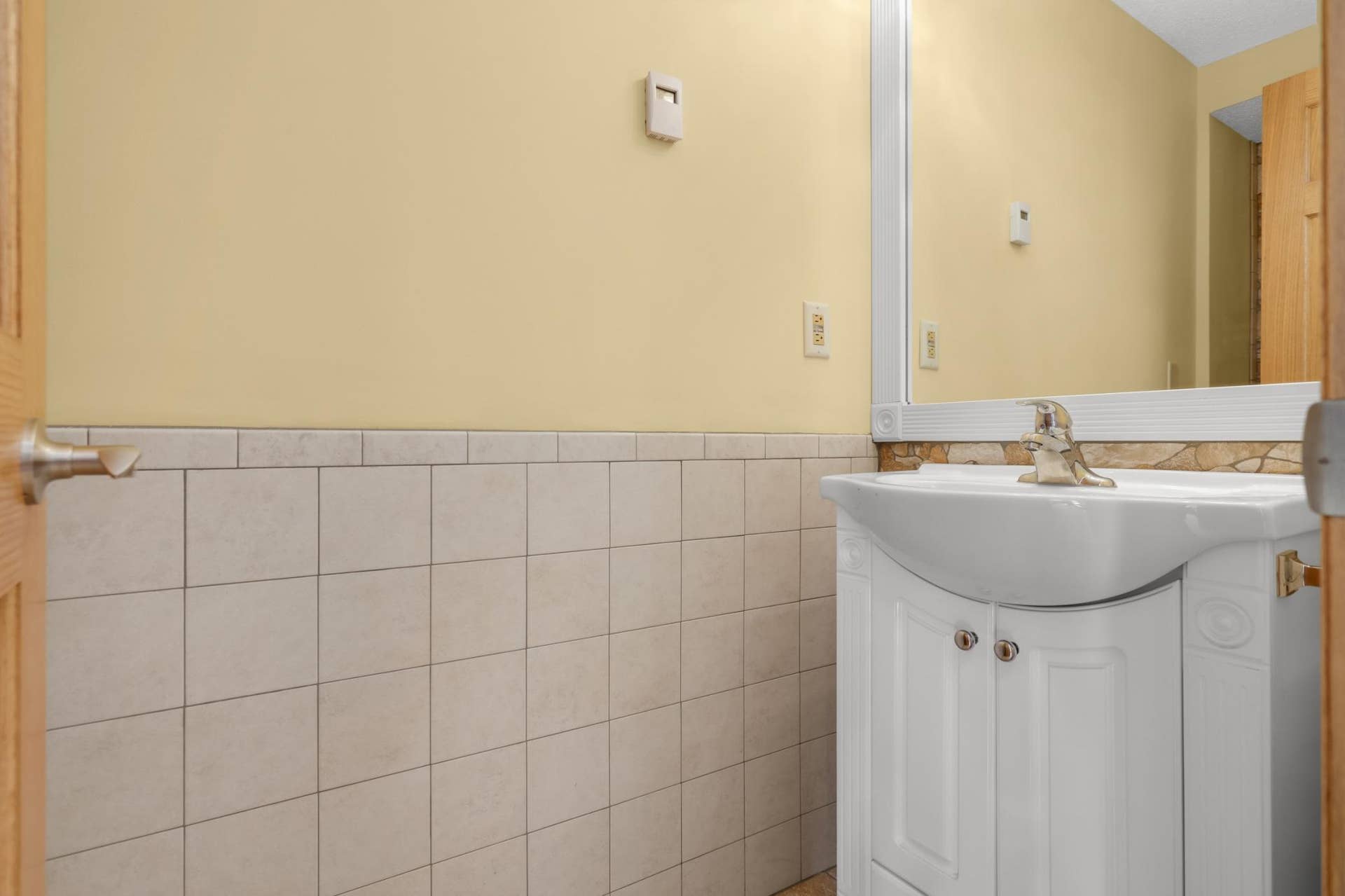 12770 Homestead Drive, Hugo, MN 55110 Main level 1/2 bath