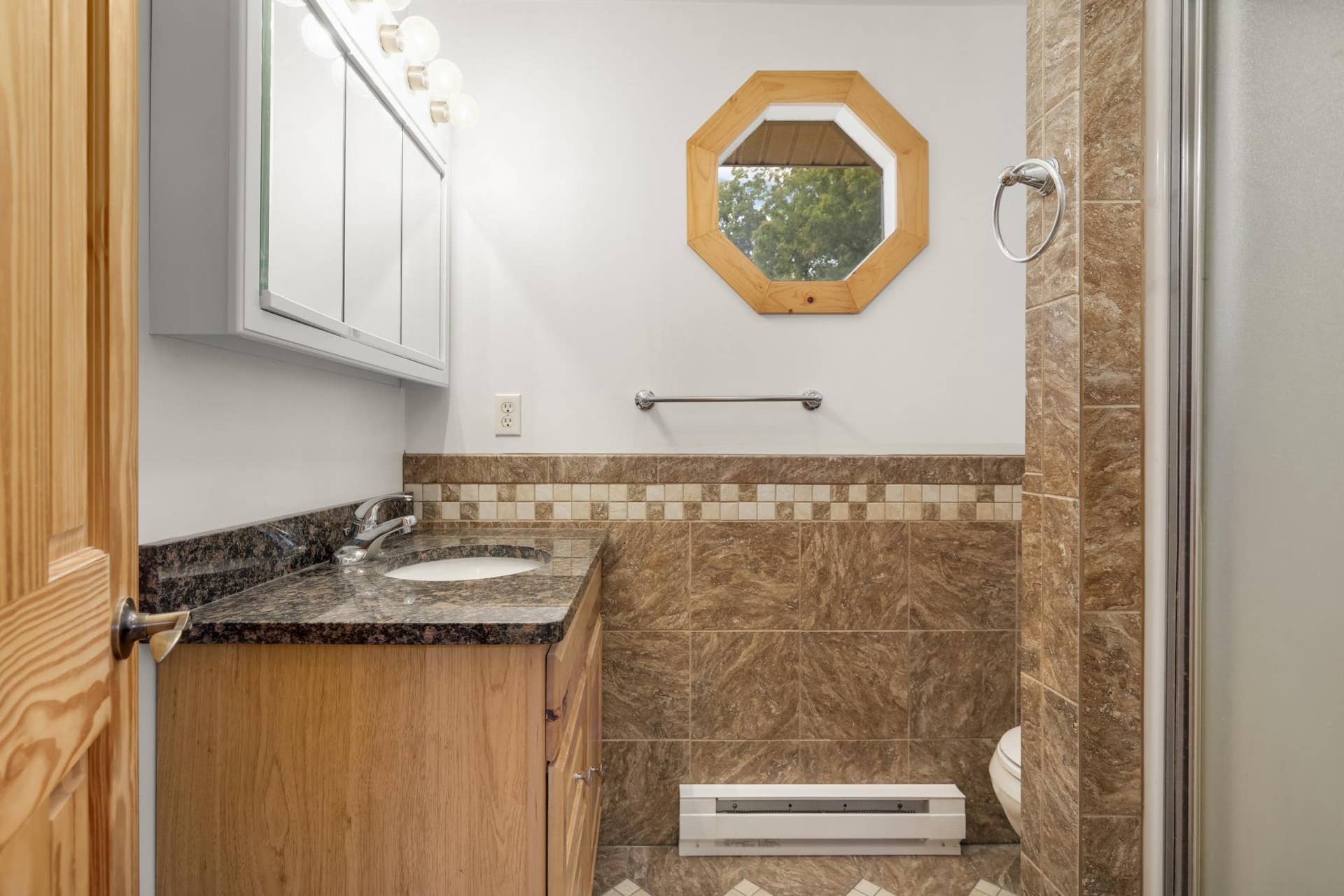 12770 Homestead Drive, Hugo, MN 55110 Apartment bathroom