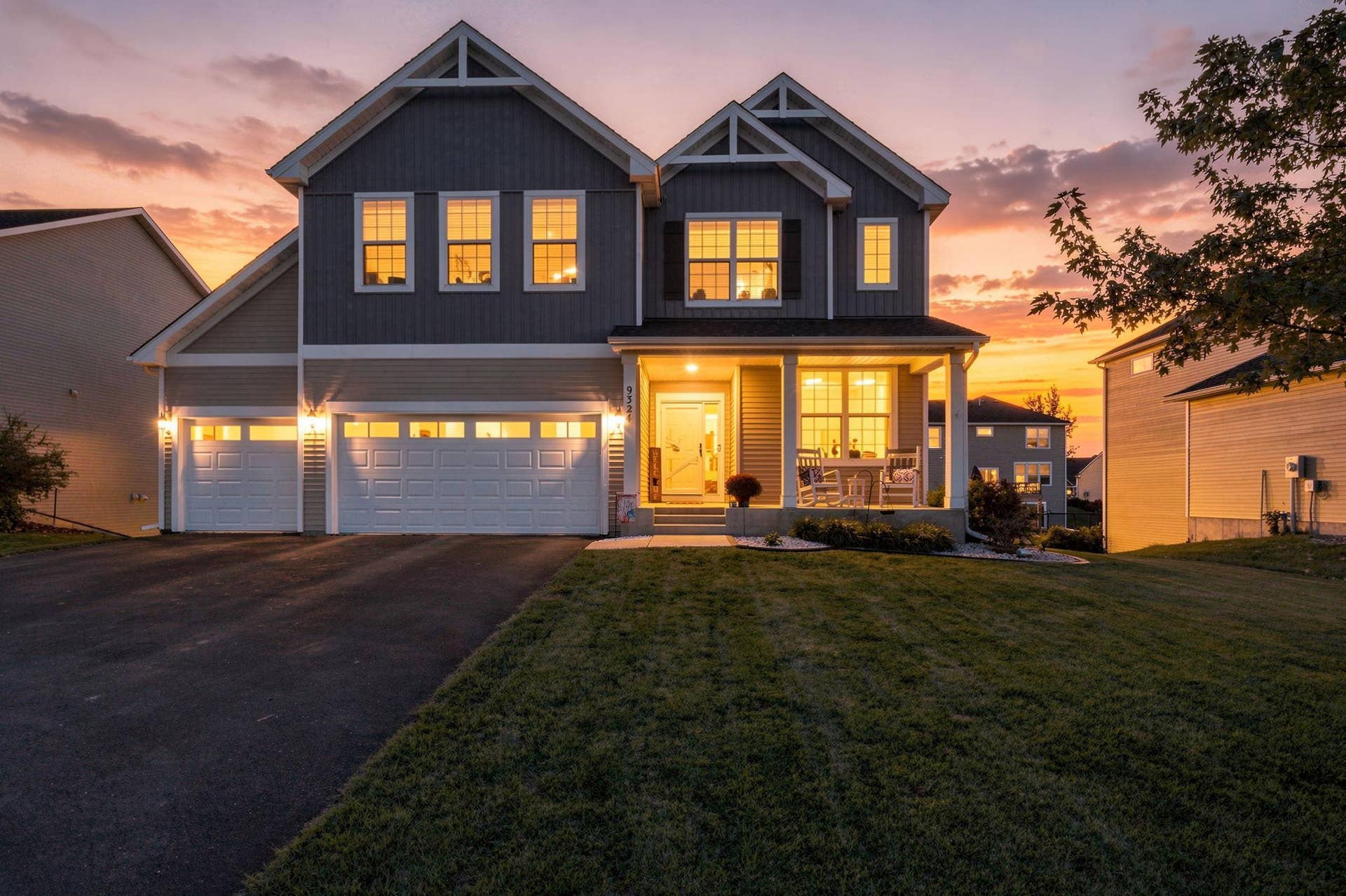 9324 Summerlin Road, Woodbury, MN 55129 Welcome to your new home!