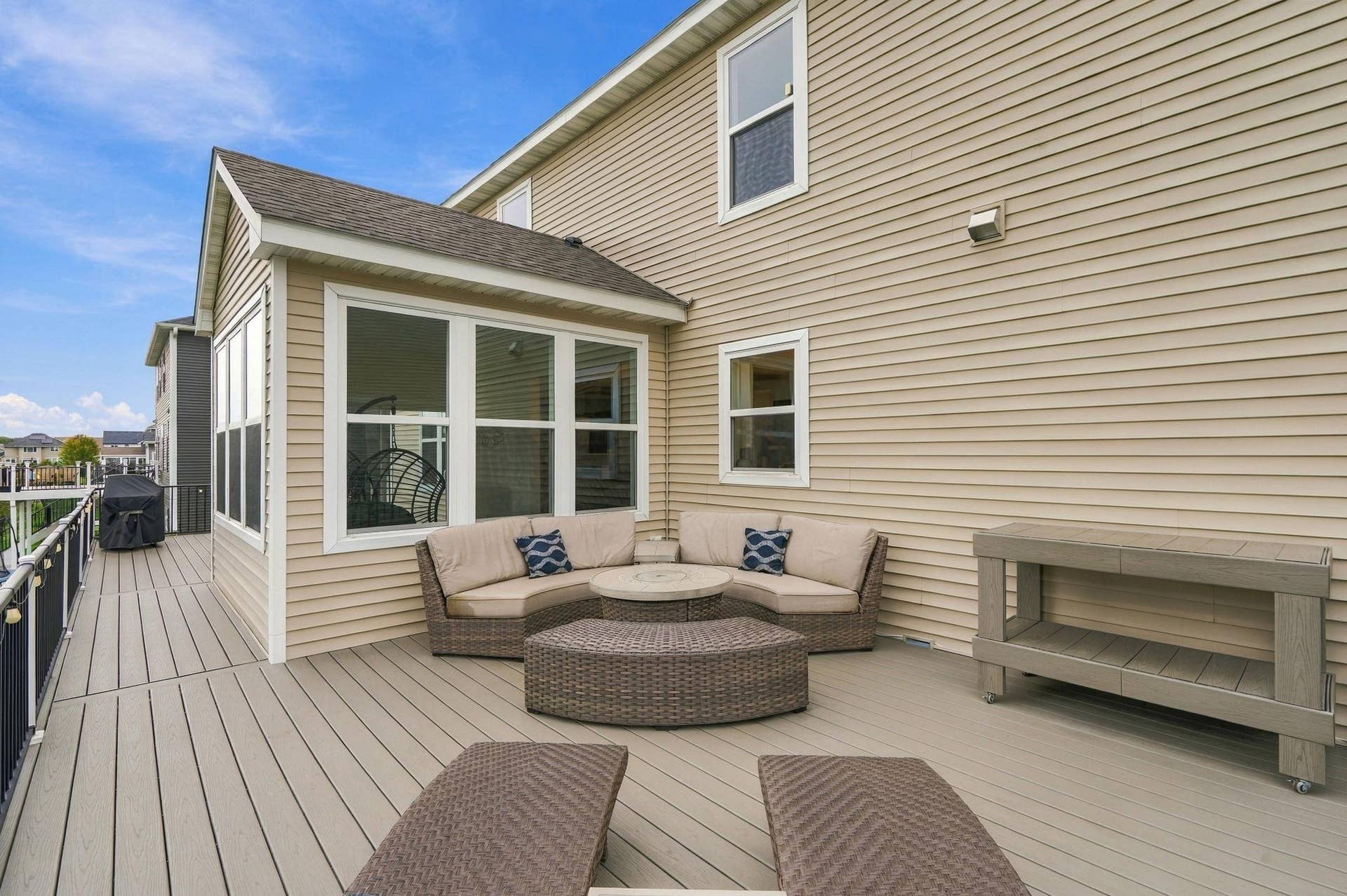 9324 Summerlin Road, Woodbury, MN 55129 Ready for cozy fall bonfires!
