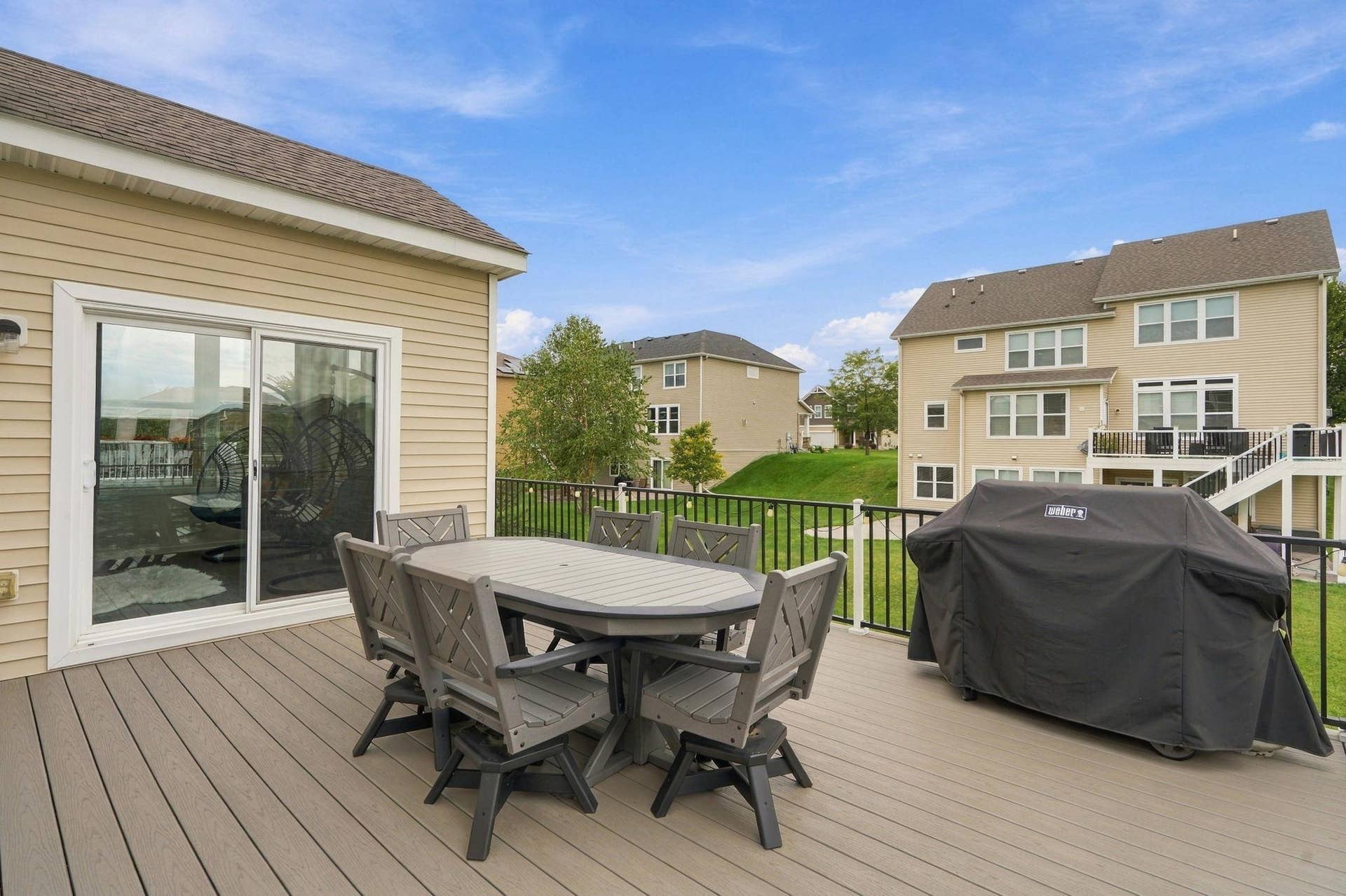 9324 Summerlin Road, Woodbury, MN 55129 Ready for summer grilling!