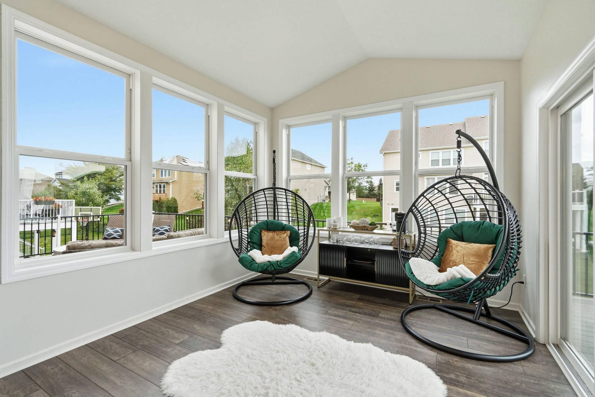9324 Summerlin Road, Woodbury, MN 55129 Perfect for a cozy coffee bar and relaxing afternoons!
