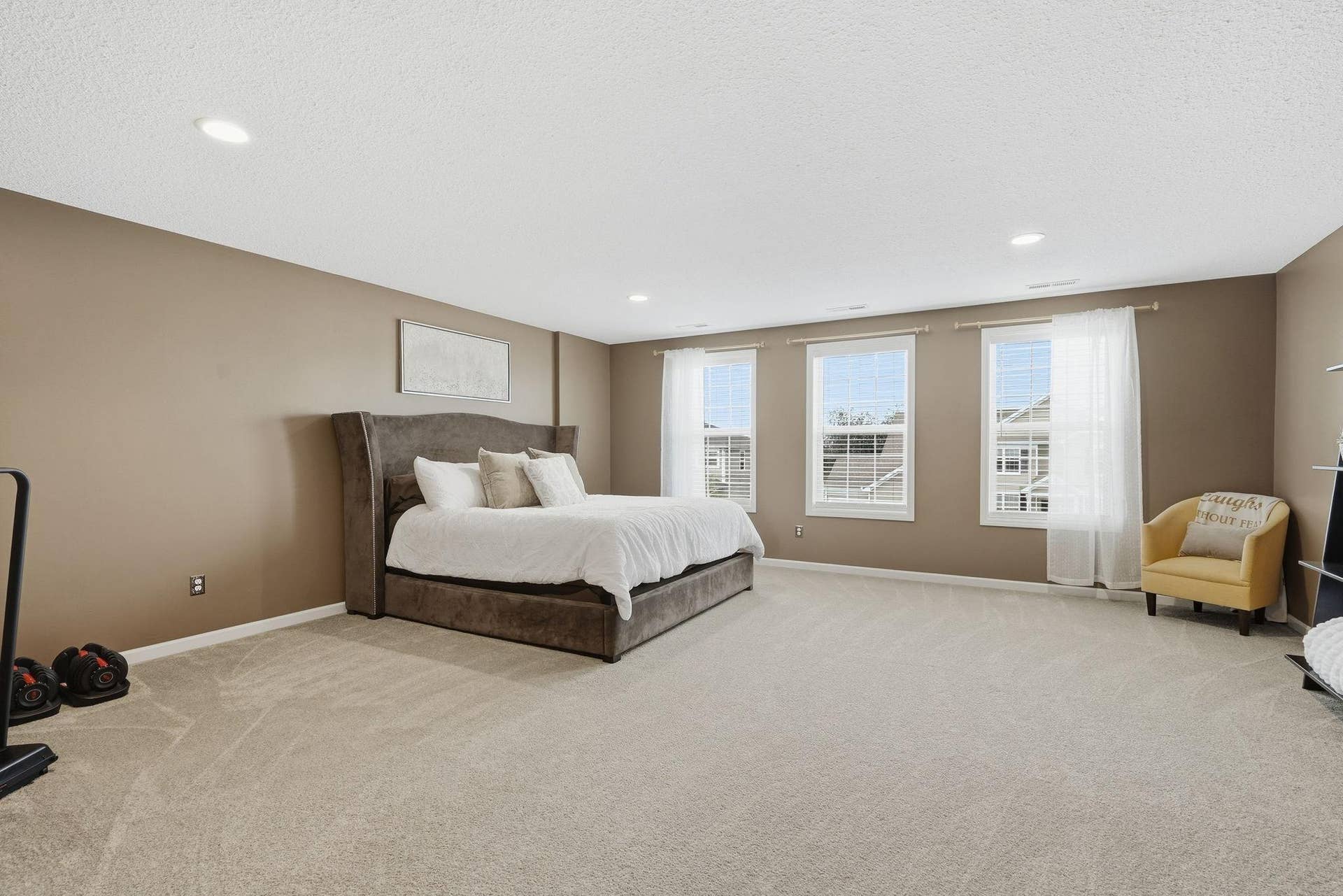 9324 Summerlin Road, Woodbury, MN 55129 Massive bonus room on upper level!