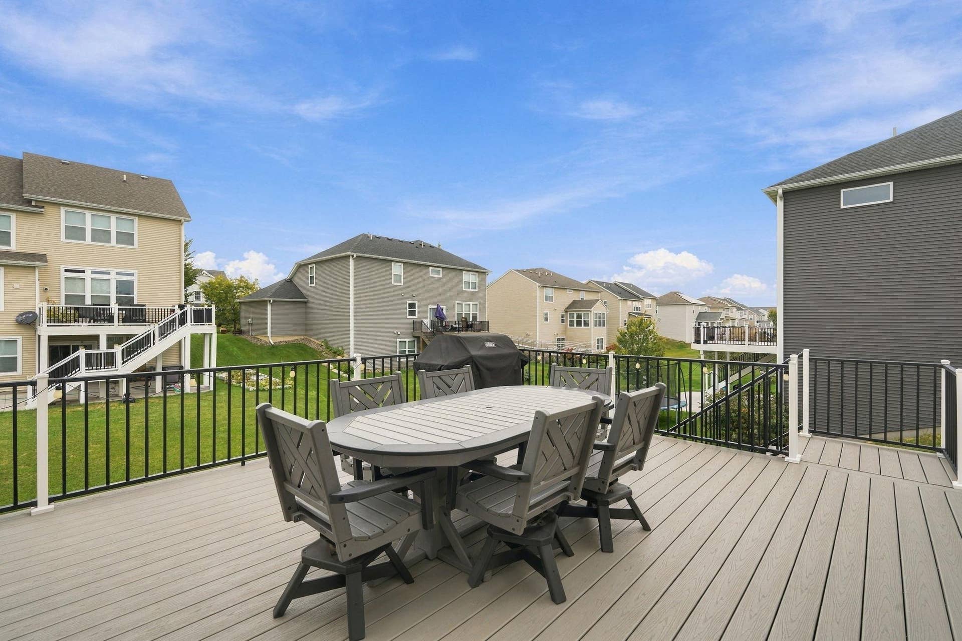 9324 Summerlin Road, Woodbury, MN 55129 Entertainers dream!