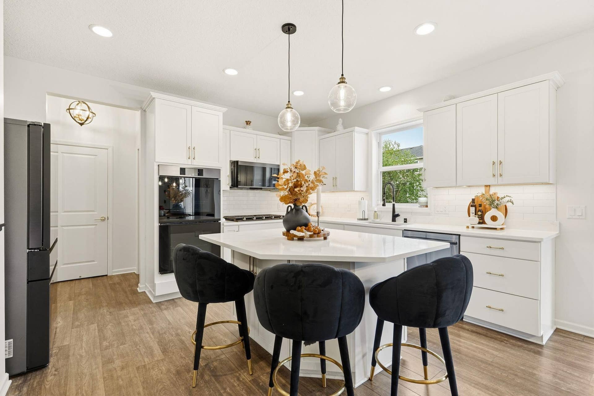 9324 Summerlin Road, Woodbury, MN 55129 9324 Summerlin Road, Woodbury, MN 55129
