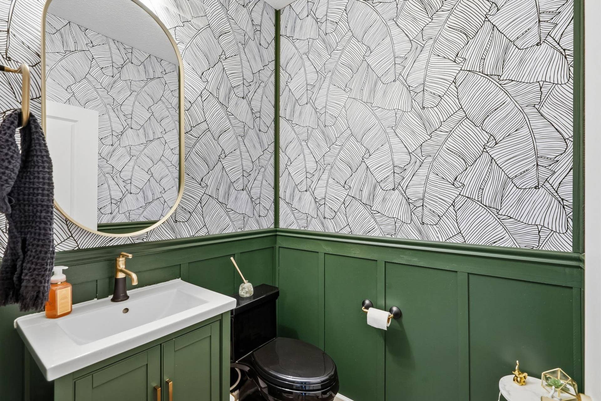 9324 Summerlin Road, Woodbury, MN 55129 Custom bathroom refresh!