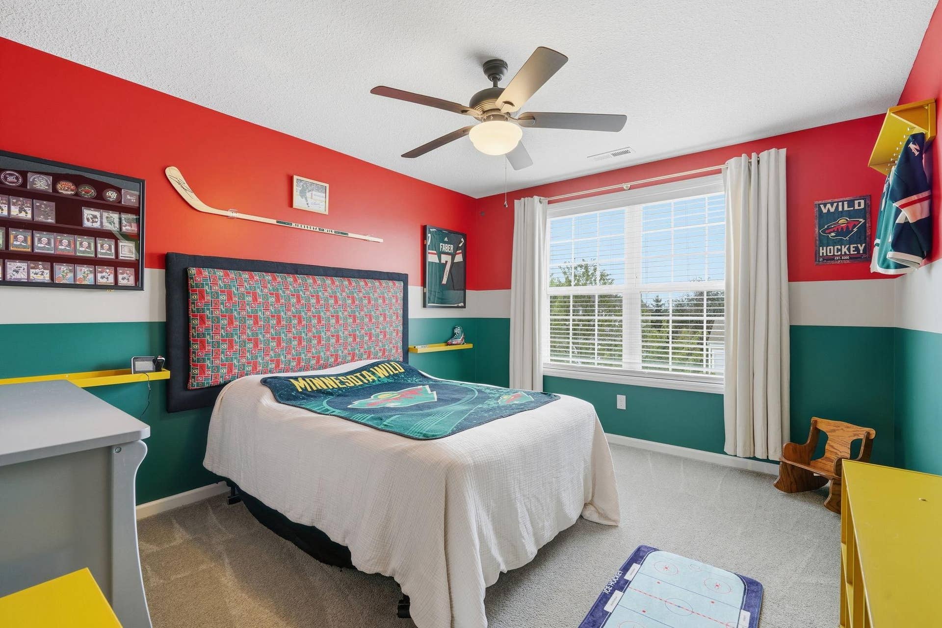 9324 Summerlin Road, Woodbury, MN 55129 Large bedroom with walk-in closet!