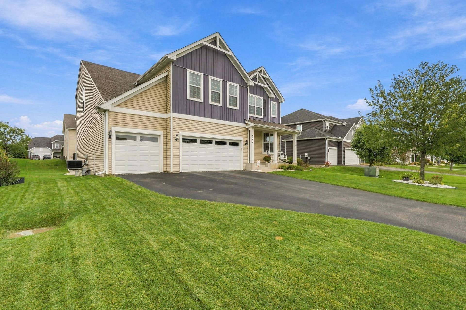 9324 Summerlin Road, Woodbury, MN 55129 3 car garage and beautiful front porch!