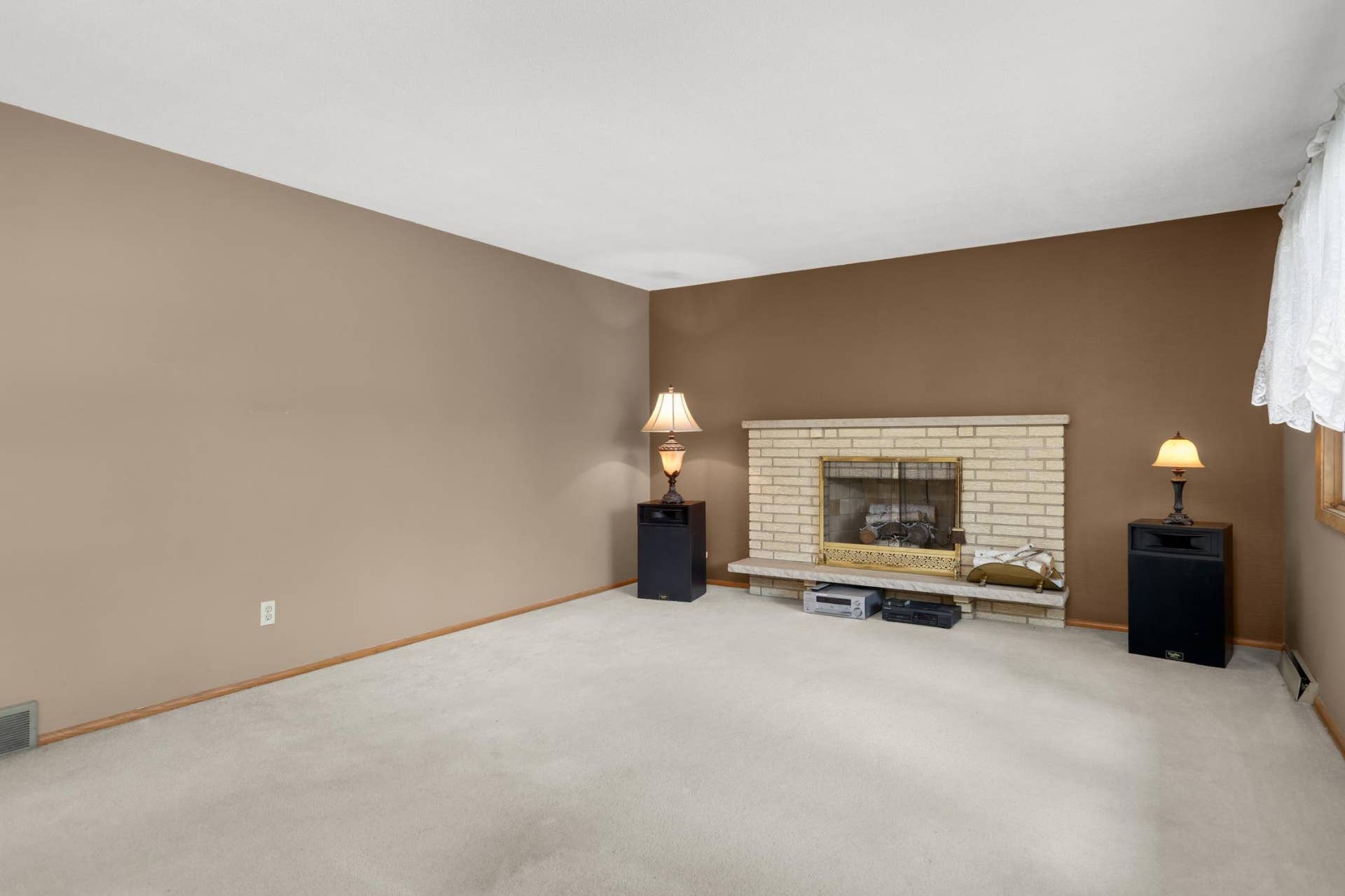 8033 Douglas Drive N, Brooklyn Park, MN 55443 Upstairs Living room