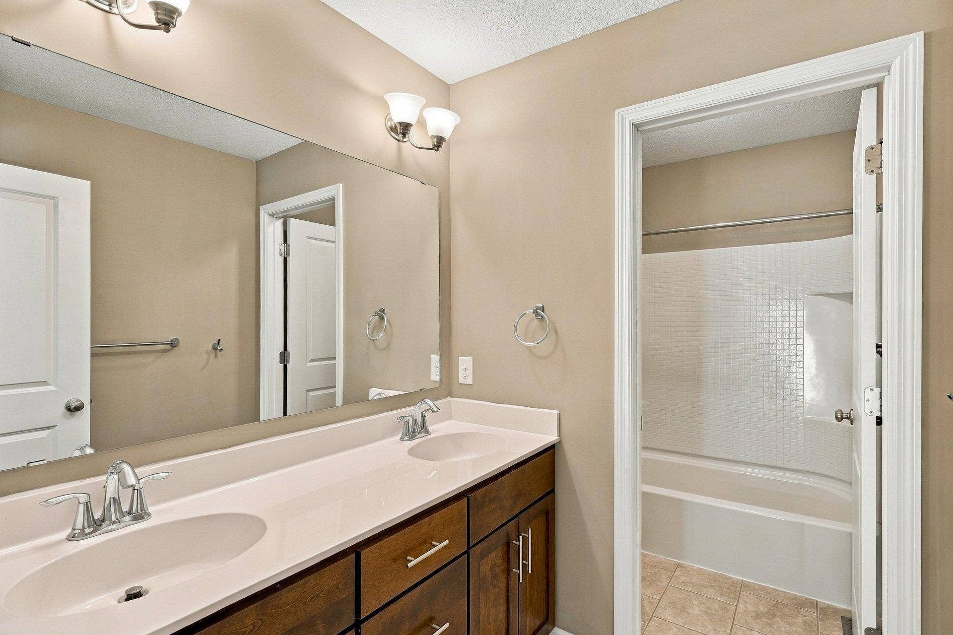 7662 Addisen Court, Inver Grove Heights, MN 55077 033_7662_addisen_ct_int_16_531.jpg