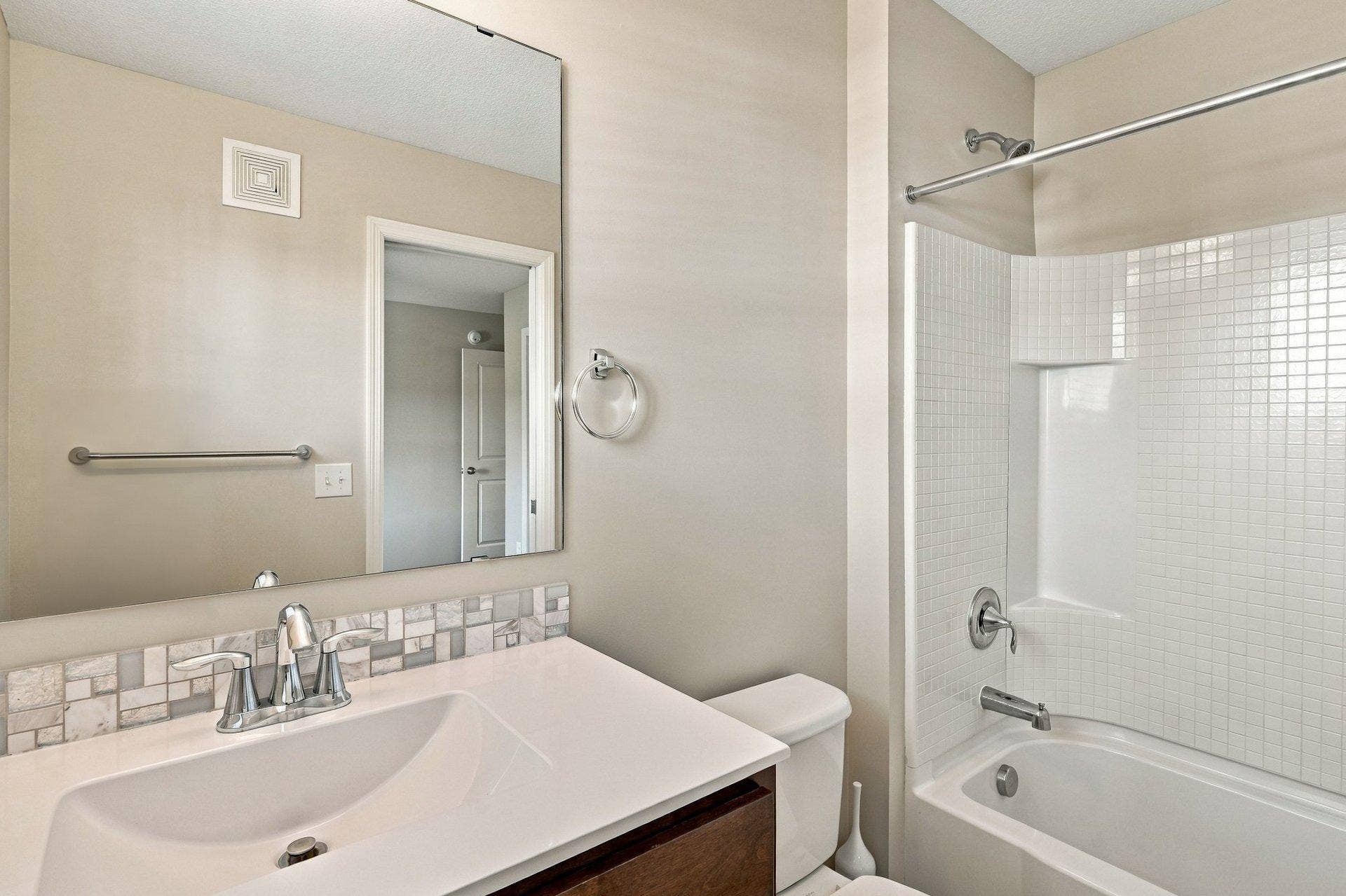 7662 Addisen Court, Inver Grove Heights, MN 55077 025_7662_addisen_ct_int_8_504.jpg