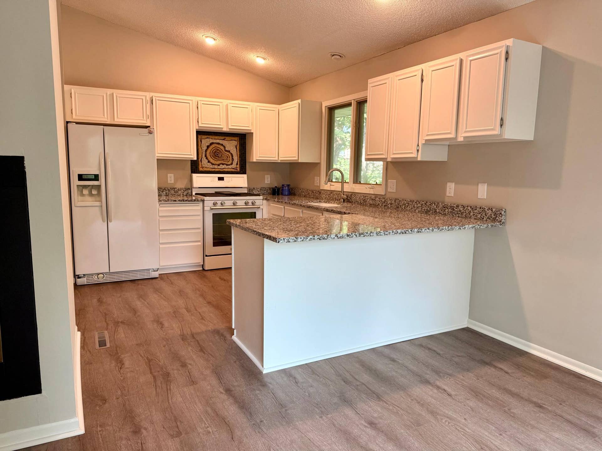 5224 Seabury Road, Mound, MN 55364 Kitchen2.jpeg