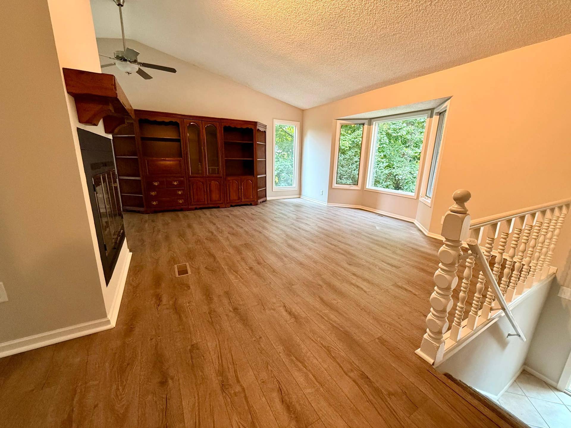 5224 Seabury Road, Mound, MN 55364 Livingroom1.jpeg