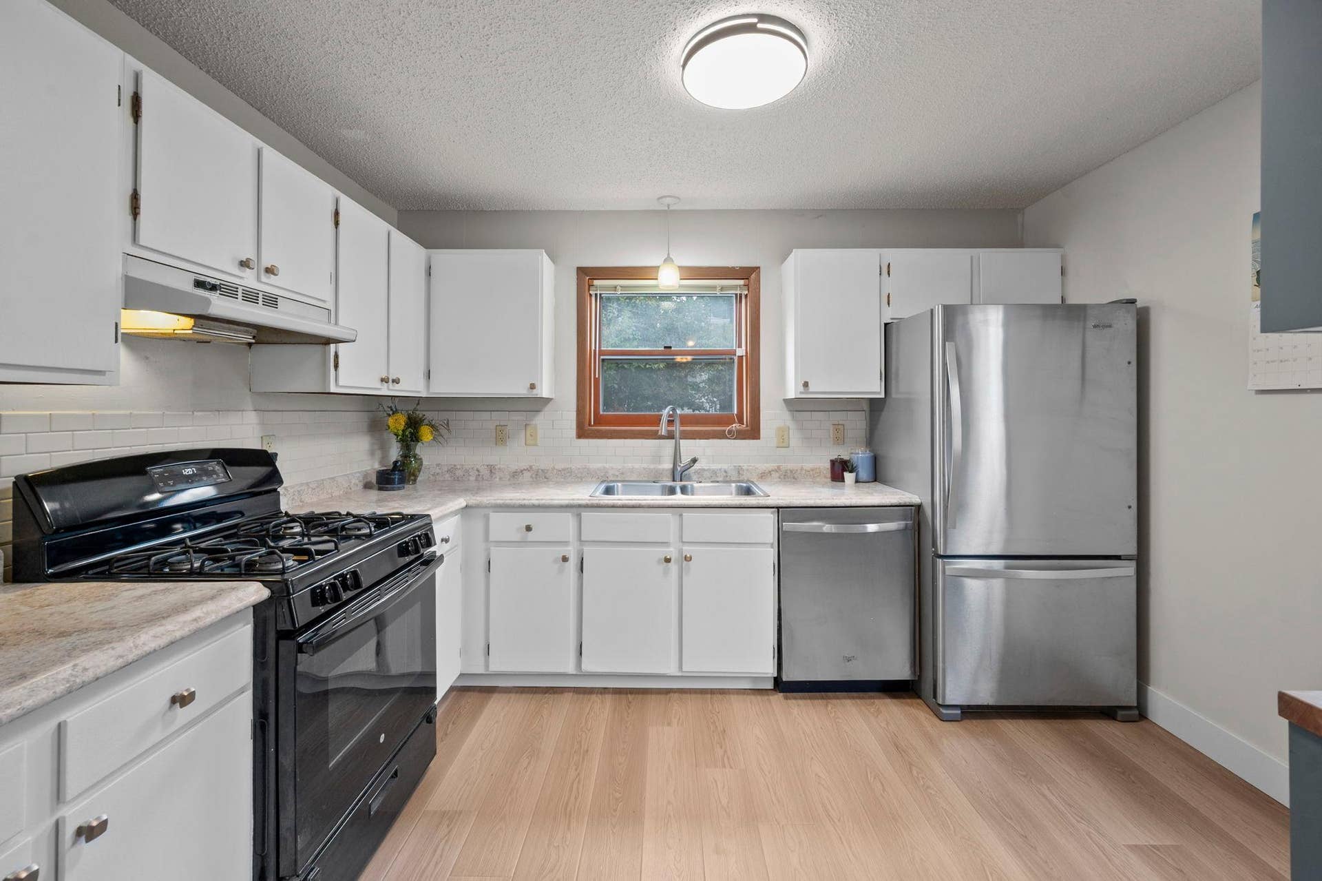 235 Kent Street, 101, Saint Paul, MN 55102 35-web-or-mls-235 N Kent St-164.jpg